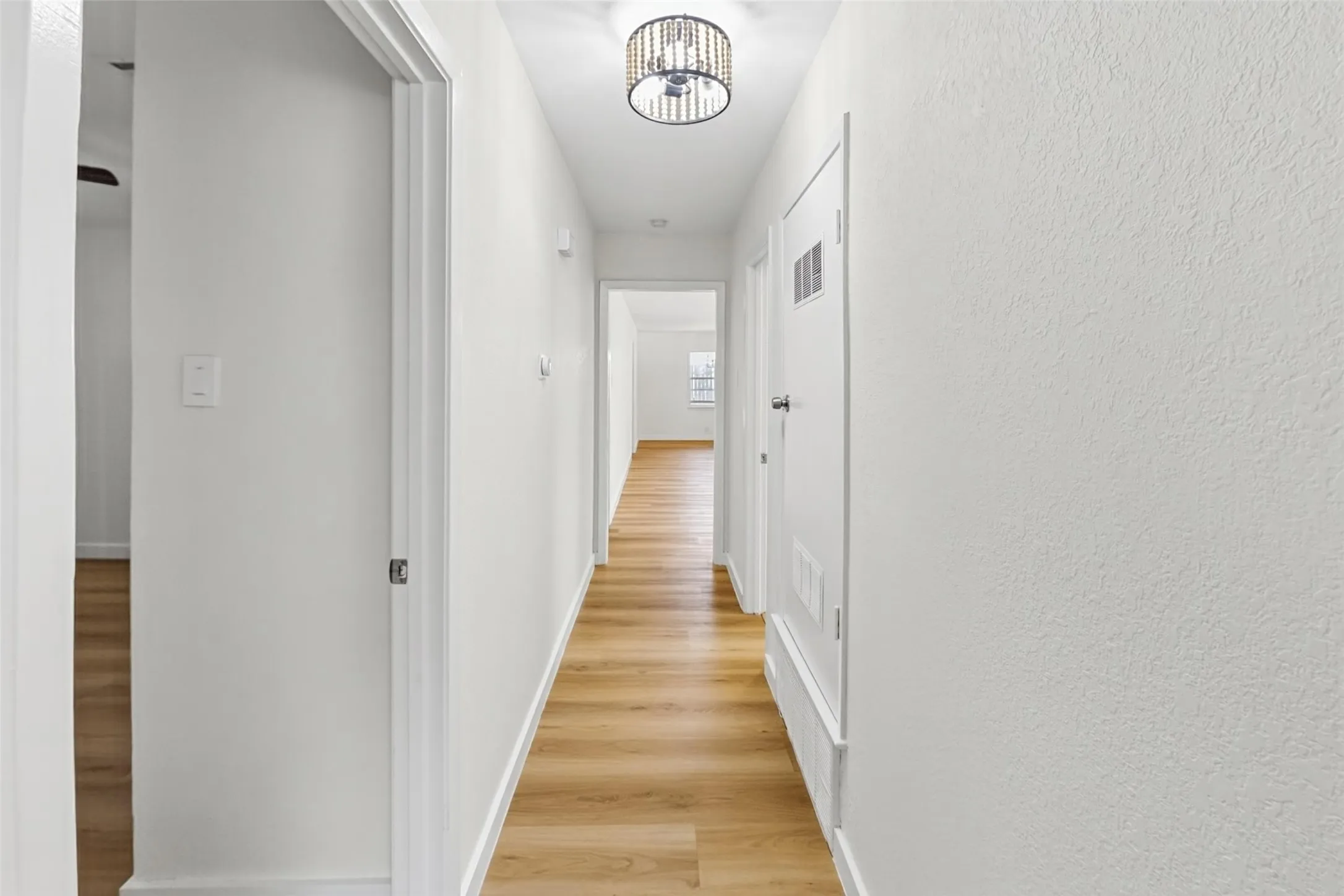 Single Family Residence For Rent in Tarrant County , 5605 Wimbleton Way, Fort Worth, Texas 76133, 3 Bedroom, 2 Bathroom, 2 Garage spaces, 1,994 Sqft, built in 1962, mls#21411618, Real Estate Agent in Fort Worth, Homes For Rent in Tarrant county, Homes For Rent in Fort Worth, Realtor in Fort Worth Texas, Real Estate Brokerage Independent Realty Texas, Luminita Cordes Realtor