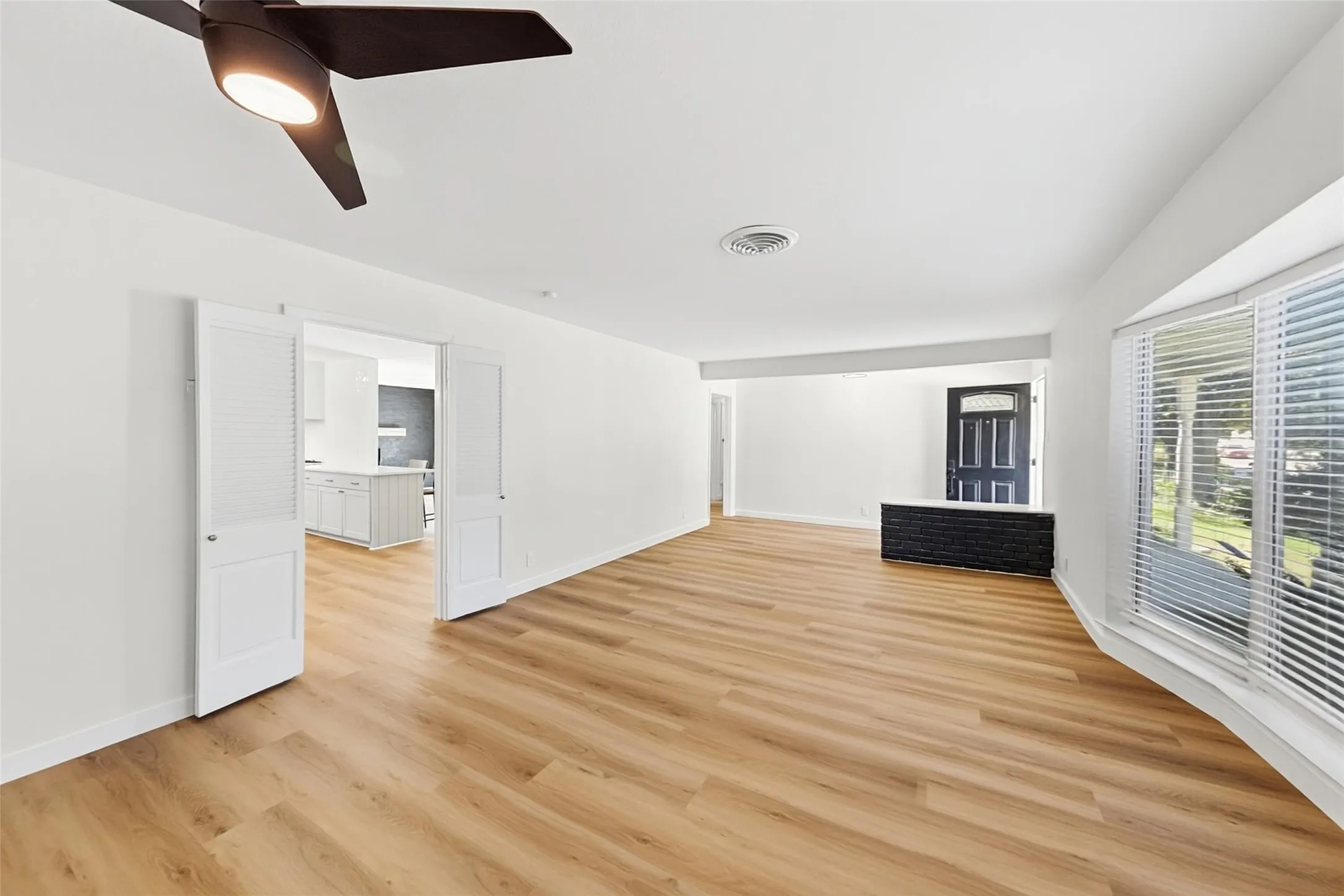 Single Family Residence For Rent in Tarrant County , 5605 Wimbleton Way, Fort Worth, Texas 76133, 3 Bedroom, 2 Bathroom, 2 Garage spaces, 1,994 Sqft, built in 1962, mls#21411618, Real Estate Agent in Fort Worth, Homes For Rent in Tarrant county, Homes For Rent in Fort Worth, Realtor in Fort Worth Texas, Real Estate Brokerage Independent Realty Texas, Luminita Cordes Realtor
