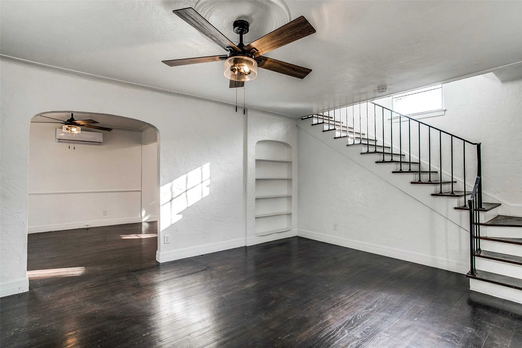 Single Family Residence For Rent in Dallas County , 1254 Harlandale Avenue, Dallas, Texas 75216, 2 Bedroom, 1 Bathroom, 1 Garage spaces, 1,242 Sqft, built in 1935, mls#21411621, Real Estate Agent in Dallas, Homes For Rent in Dallas county, Homes For Rent in Dallas, Realtor in Dallas Texas, Real Estate Brokerage Independent Realty Texas, Luminita Cordes Realtor