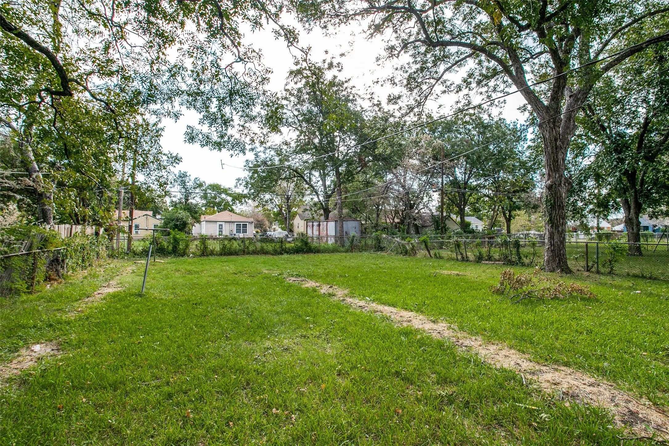 Single Family Residence For Rent in Dallas County , 1254 Harlandale Avenue, Dallas, Texas 75216, 2 Bedroom, 1 Bathroom, 1 Garage spaces, 1,242 Sqft, built in 1935, mls#21411621, Real Estate Agent in Dallas, Homes For Rent in Dallas county, Homes For Rent in Dallas, Realtor in Dallas Texas, Real Estate Brokerage Independent Realty Texas, Luminita Cordes Realtor