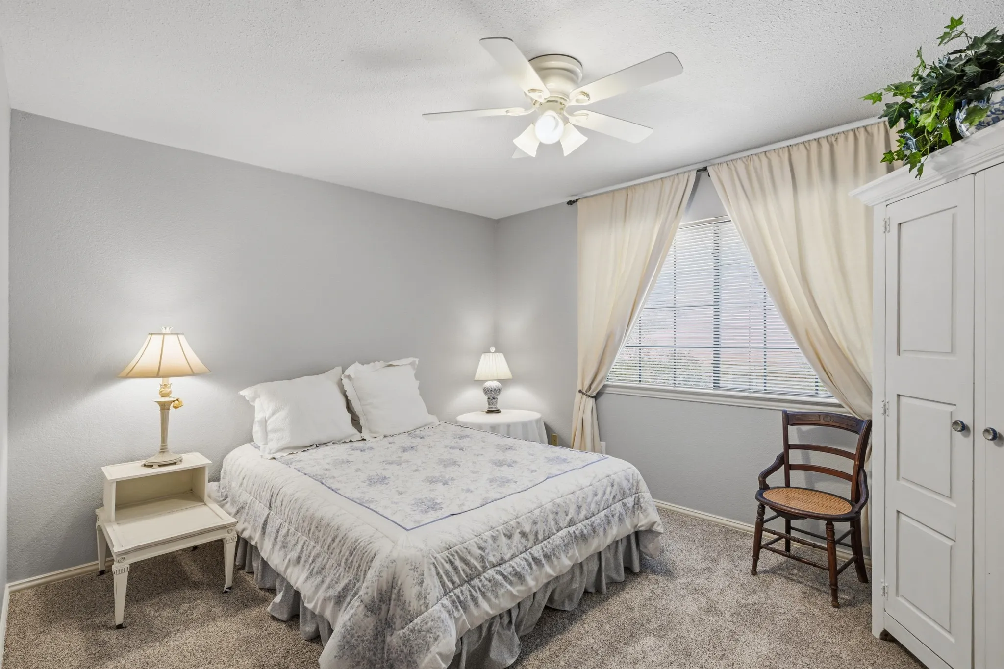 Secondary upstairs bedroom.