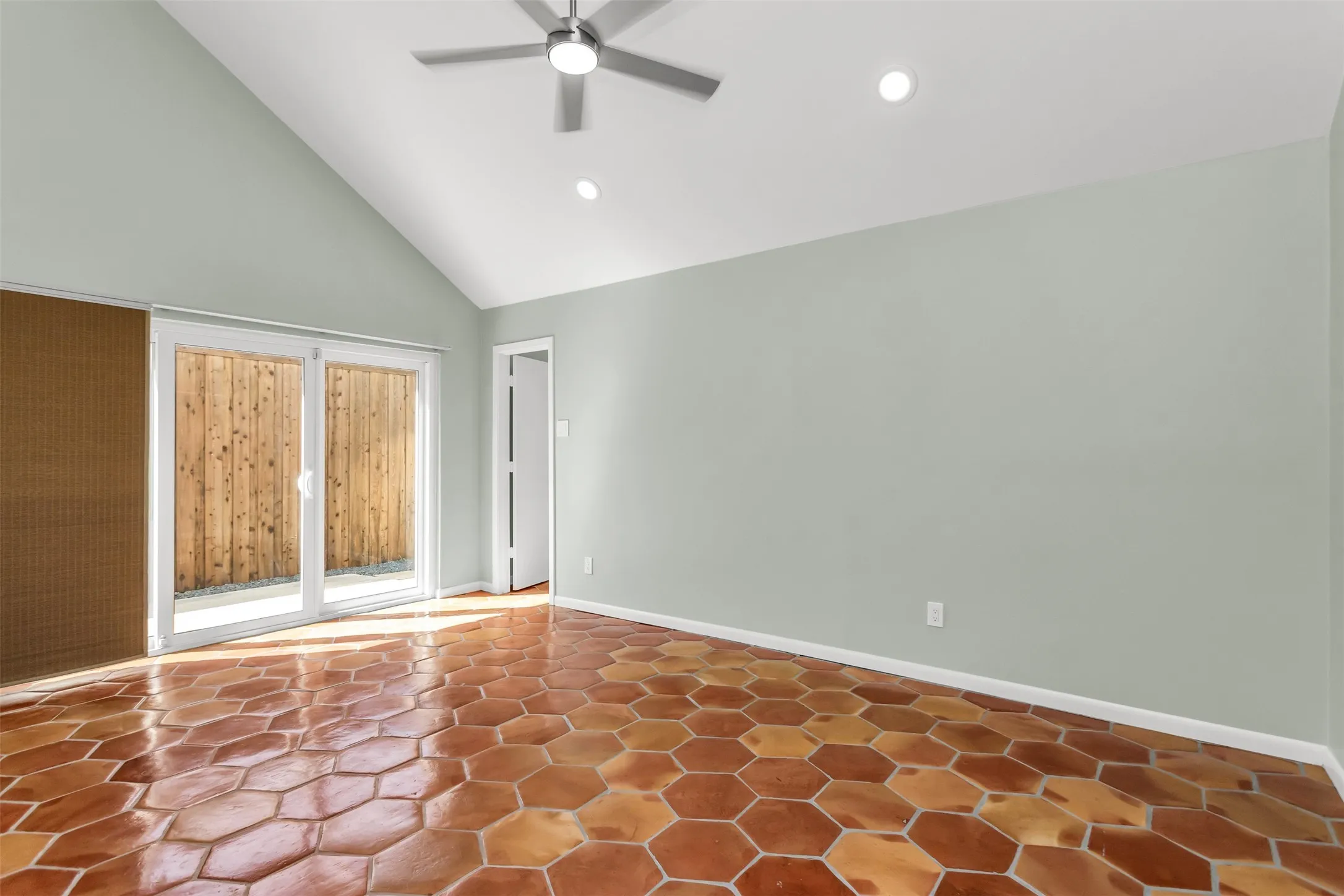 Duplex For Rent in Dallas County , 9517 Moss Farm Lane, Dallas, Texas 75243, 3 Bedroom, 3 Bathroom, 2 Garage spaces, 2,567 Sqft, built in 1978, mls#21410794, Real Estate Agent in Dallas, Homes For Rent in Dallas county, Homes For Rent in Dallas, Realtor in Dallas Texas, Real Estate Brokerage Independent Realty Texas, Luminita Cordes Realtor
