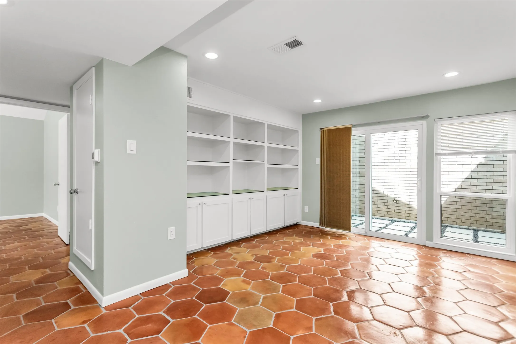 Duplex For Rent in Dallas County , 9517 Moss Farm Lane, Dallas, Texas 75243, 3 Bedroom, 3 Bathroom, 2 Garage spaces, 2,567 Sqft, built in 1978, mls#21410794, Real Estate Agent in Dallas, Homes For Rent in Dallas county, Homes For Rent in Dallas, Realtor in Dallas Texas, Real Estate Brokerage Independent Realty Texas, Luminita Cordes Realtor