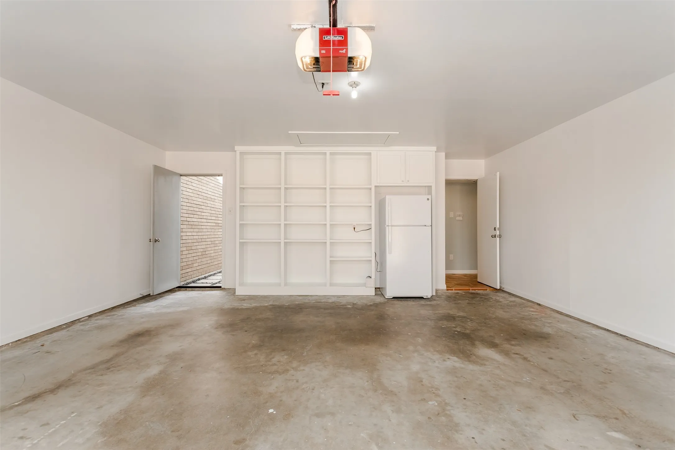 Duplex For Rent in Dallas County , 9517 Moss Farm Lane, Dallas, Texas 75243, 3 Bedroom, 3 Bathroom, 2 Garage spaces, 2,567 Sqft, built in 1978, mls#21410794, Real Estate Agent in Dallas, Homes For Rent in Dallas county, Homes For Rent in Dallas, Realtor in Dallas Texas, Real Estate Brokerage Independent Realty Texas, Luminita Cordes Realtor