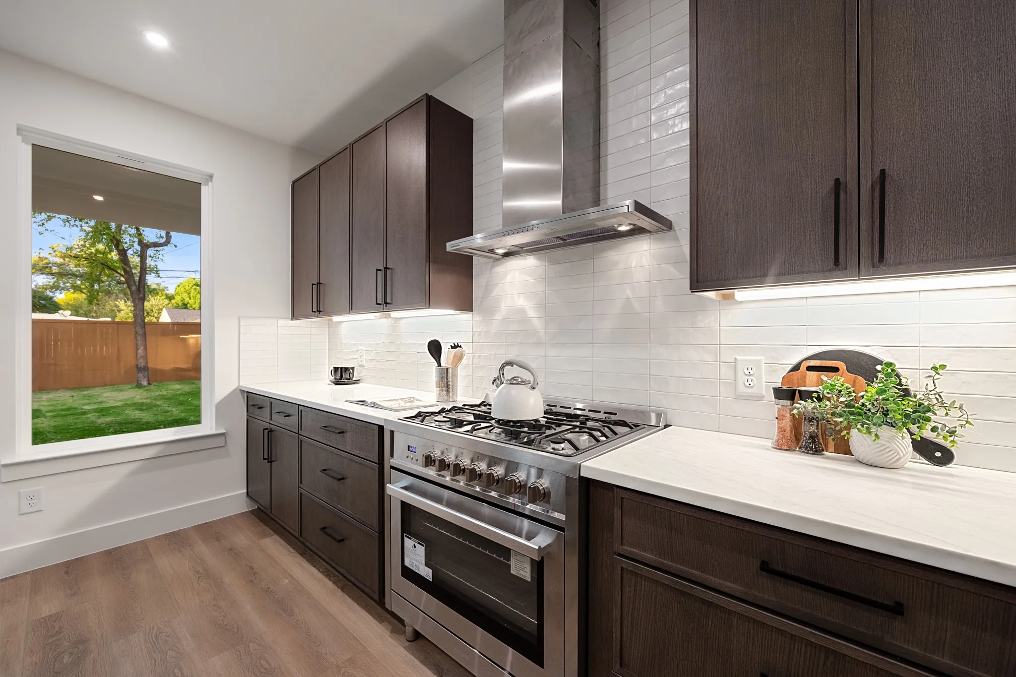 36" Cosmo gas range.