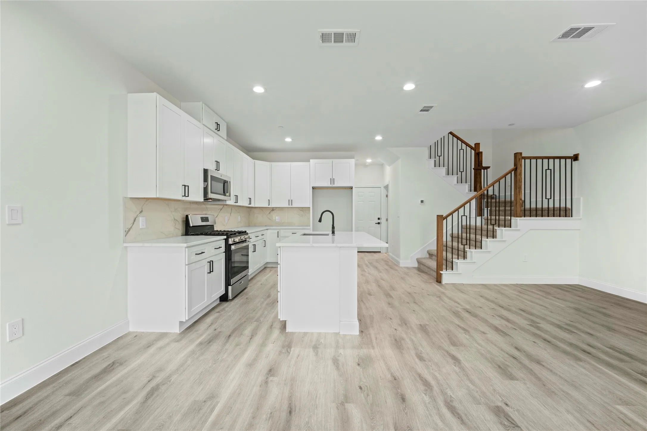 Townhouse For Rent in Dallas County , 6125 Sachse Street, Sachse, Texas 75048, 3 Bedroom, 3 Bathroom, 2 Garage spaces, 2,175 Sqft, built in 2026, mls#21409338, Real Estate Agent in Sachse, Homes For Rent in Dallas county, Homes For Rent in Sachse, Realtor in Sachse Texas, Real Estate Brokerage Independent Realty Texas, Luminita Cordes Realtor