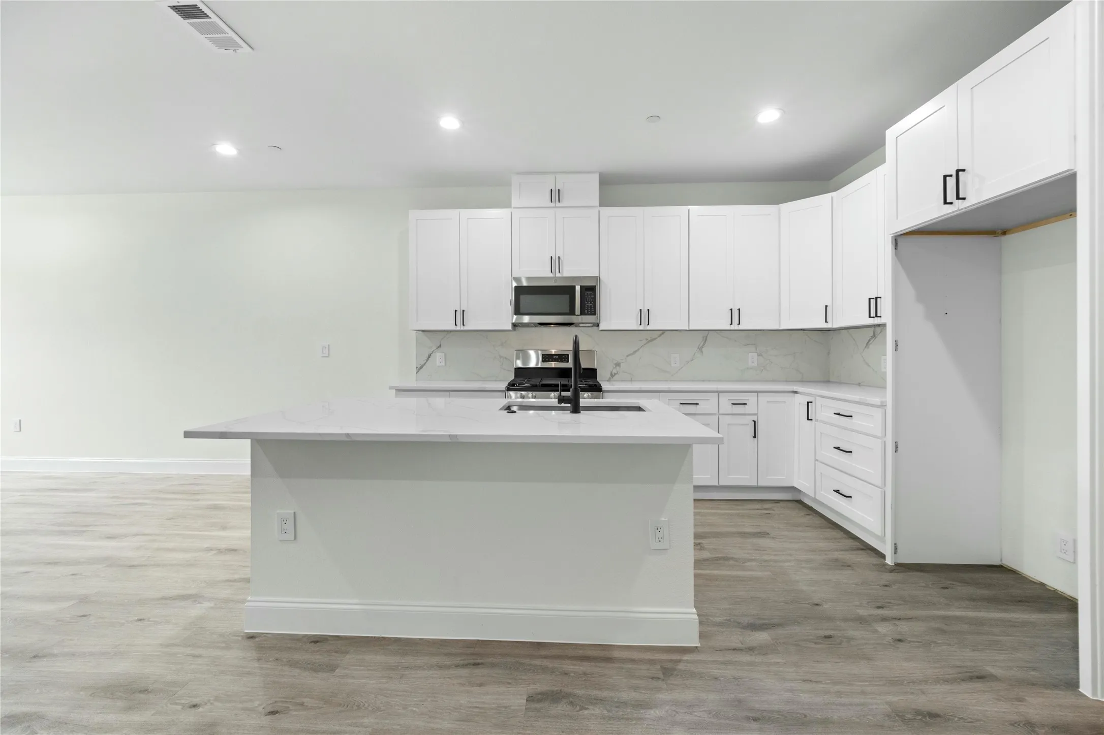 Townhouse For Rent in Dallas County , 6125 Sachse Street, Sachse, Texas 75048, 3 Bedroom, 3 Bathroom, 2 Garage spaces, 2,175 Sqft, built in 2026, mls#21409338, Real Estate Agent in Sachse, Homes For Rent in Dallas county, Homes For Rent in Sachse, Realtor in Sachse Texas, Real Estate Brokerage Independent Realty Texas, Luminita Cordes Realtor