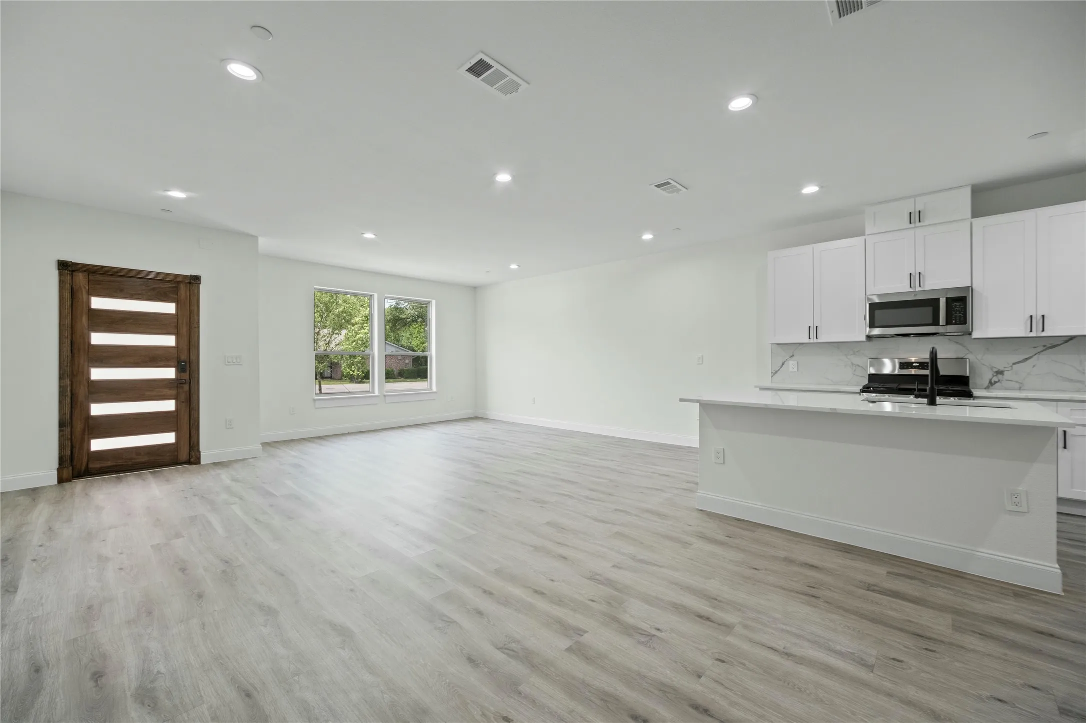 Townhouse For Rent in Dallas County , 6125 Sachse Street, Sachse, Texas 75048, 3 Bedroom, 3 Bathroom, 2 Garage spaces, 2,175 Sqft, built in 2026, mls#21409338, Real Estate Agent in Sachse, Homes For Rent in Dallas county, Homes For Rent in Sachse, Realtor in Sachse Texas, Real Estate Brokerage Independent Realty Texas, Luminita Cordes Realtor