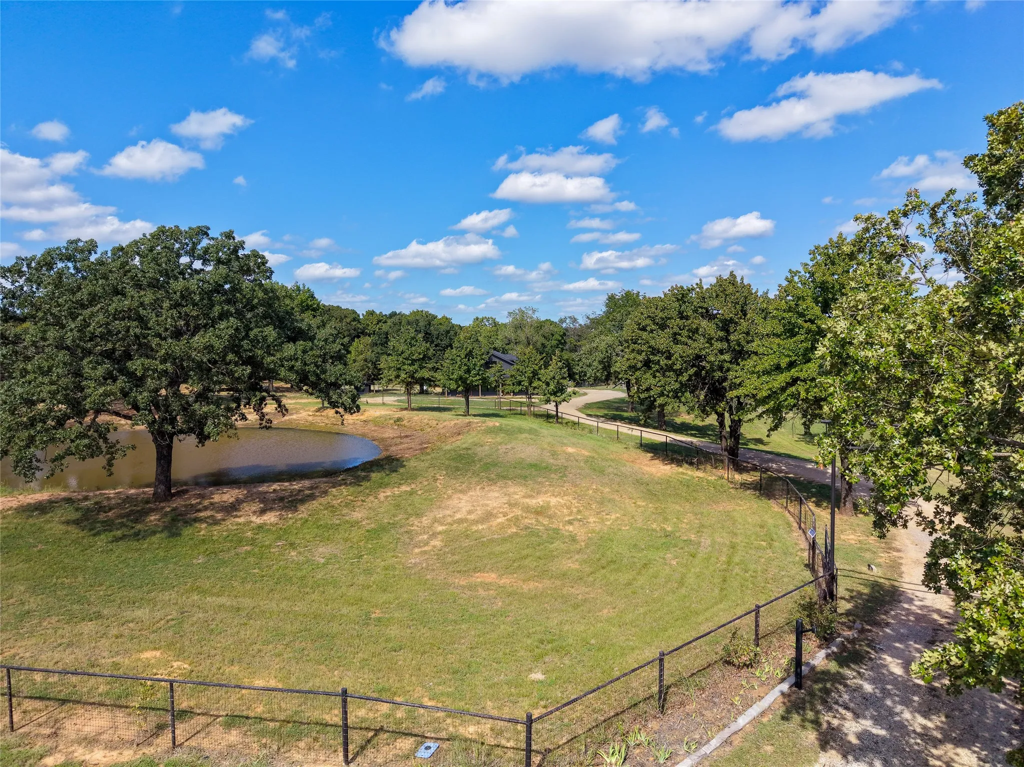 Single Family Residence For Sale in Grayson County , 455 Oak Ridge Road, Denison, Texas 75021, 5 Bedroom, 3 Bathroom, 2 Garage spaces, 3,636 Sqft, built in 1990, mls#21411048, Real Estate Agent in Denison, Homes For Sale in Grayson county, Homes For Sale in Denison, Realtor in Denison Texas, Real Estate Brokerage Independent Realty Texas, Luminita Cordes Realtor