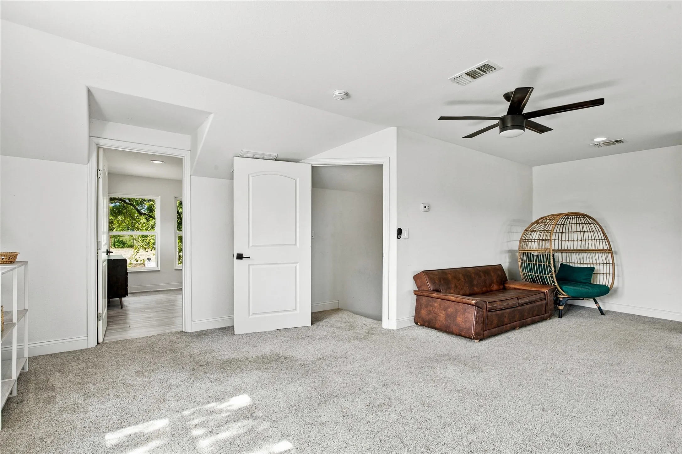 Single Family Residence For Sale in Grayson County , 455 Oak Ridge Road, Denison, Texas 75021, 5 Bedroom, 3 Bathroom, 2 Garage spaces, 3,636 Sqft, built in 1990, mls#21411048, Real Estate Agent in Denison, Homes For Sale in Grayson county, Homes For Sale in Denison, Realtor in Denison Texas, Real Estate Brokerage Independent Realty Texas, Luminita Cordes Realtor