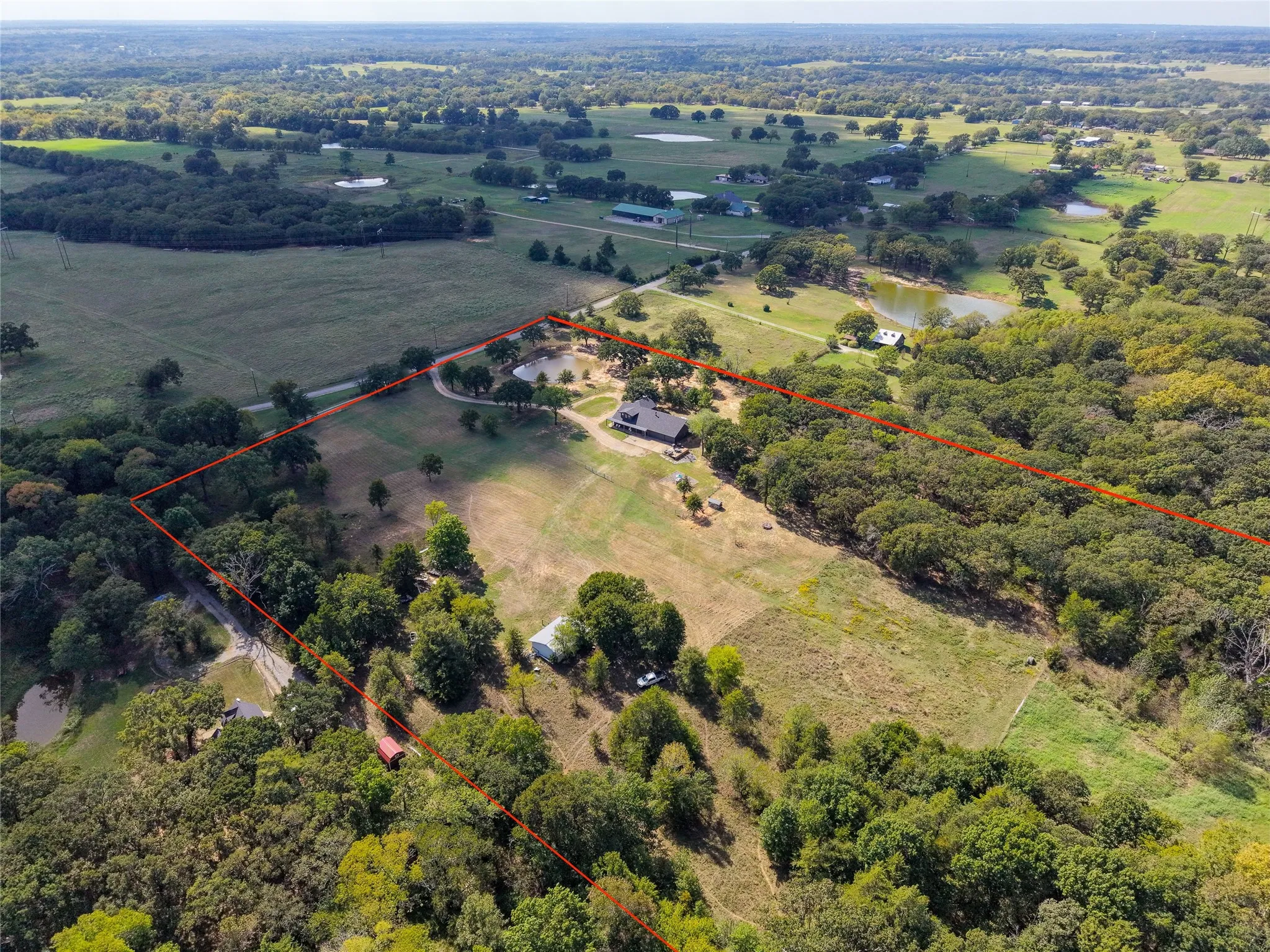 Single Family Residence For Sale in Grayson County , 455 Oak Ridge Road, Denison, Texas 75021, 5 Bedroom, 3 Bathroom, 2 Garage spaces, 3,636 Sqft, built in 1990, mls#21411048, Real Estate Agent in Denison, Homes For Sale in Grayson county, Homes For Sale in Denison, Realtor in Denison Texas, Real Estate Brokerage Independent Realty Texas, Luminita Cordes Realtor