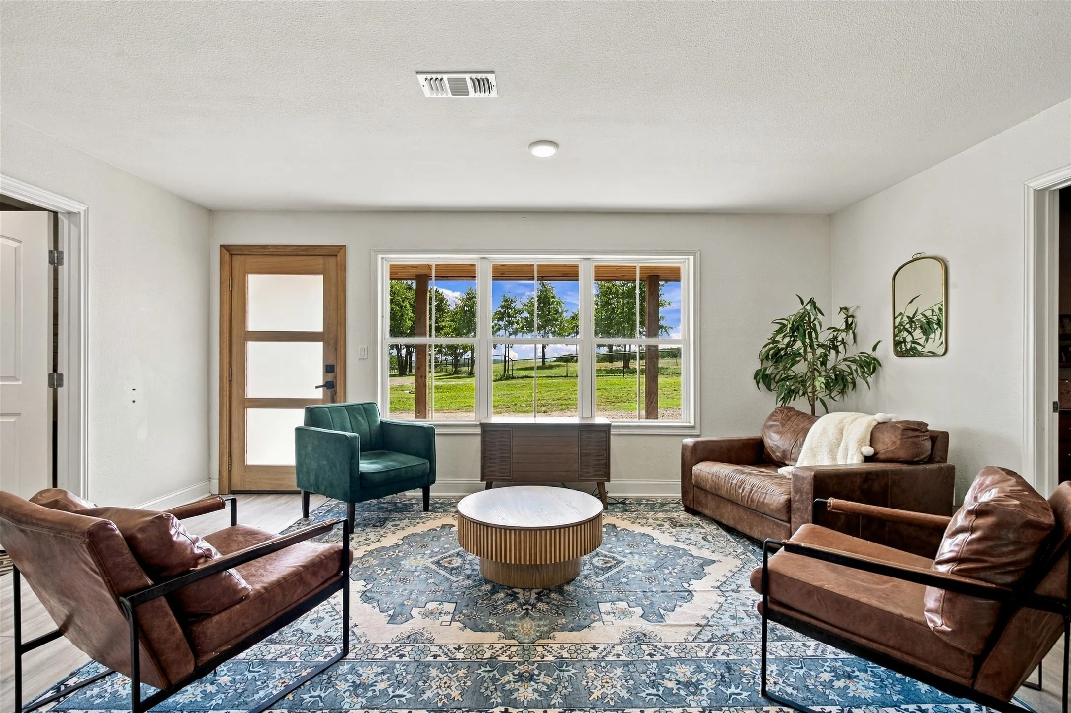 Single Family Residence For Sale in Grayson County , 455 Oak Ridge Road, Denison, Texas 75021, 5 Bedroom, 3 Bathroom, 2 Garage spaces, 3,636 Sqft, built in 1990, mls#21411048, Real Estate Agent in Denison, Homes For Sale in Grayson county, Homes For Sale in Denison, Realtor in Denison Texas, Real Estate Brokerage Independent Realty Texas, Luminita Cordes Realtor