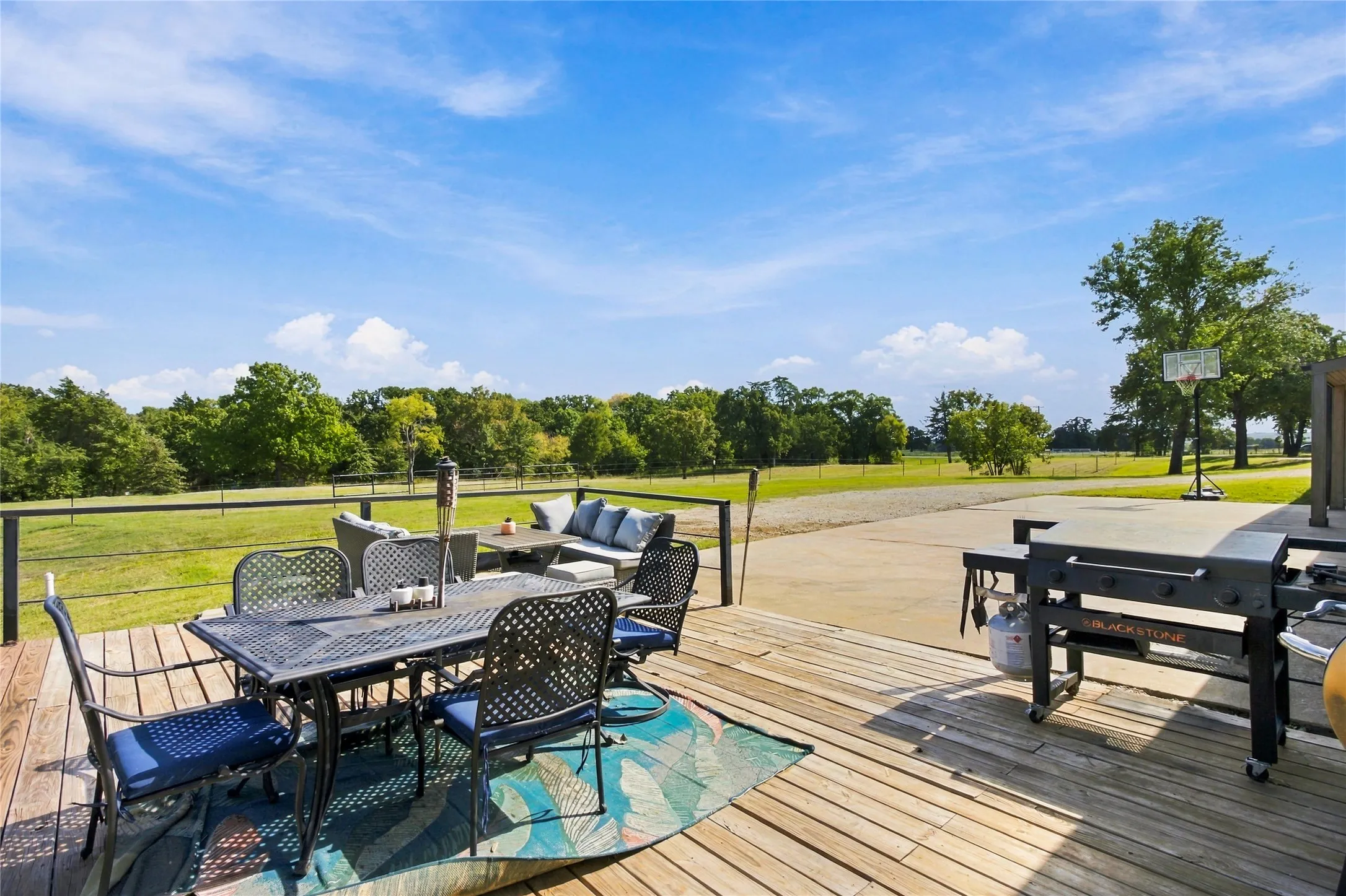 Single Family Residence For Sale in Grayson County , 455 Oak Ridge Road, Denison, Texas 75021, 5 Bedroom, 3 Bathroom, 2 Garage spaces, 3,636 Sqft, built in 1990, mls#21411048, Real Estate Agent in Denison, Homes For Sale in Grayson county, Homes For Sale in Denison, Realtor in Denison Texas, Real Estate Brokerage Independent Realty Texas, Luminita Cordes Realtor