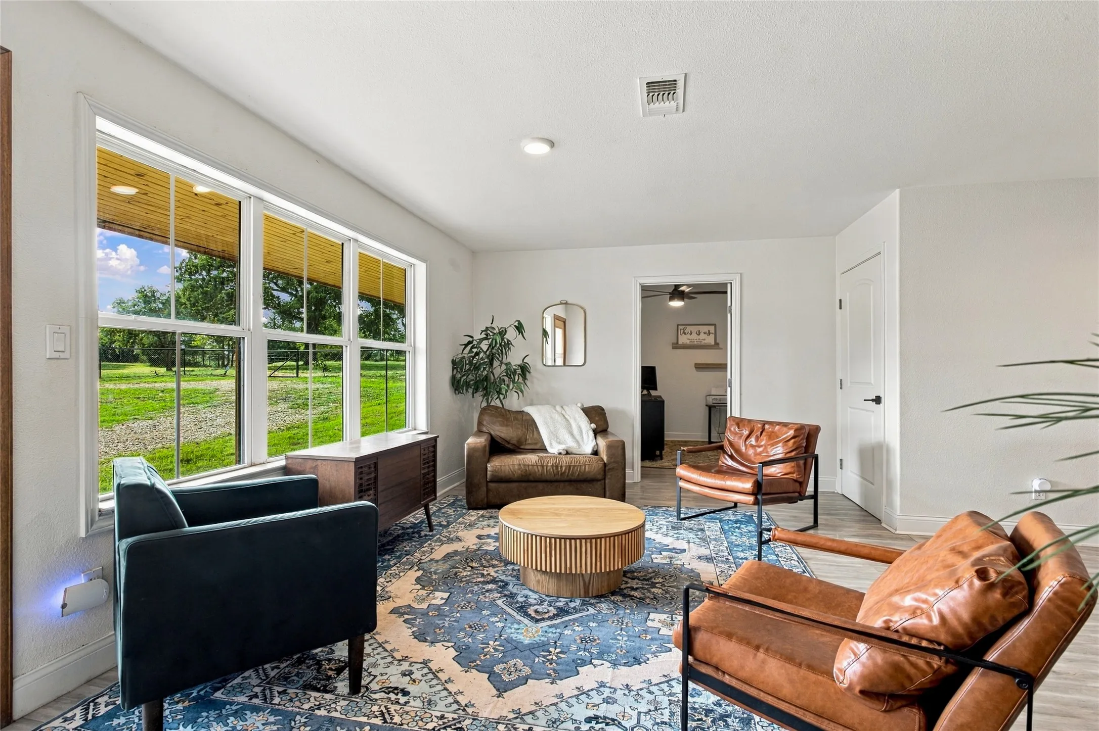 Single Family Residence For Sale in Grayson County , 455 Oak Ridge Road, Denison, Texas 75021, 5 Bedroom, 3 Bathroom, 2 Garage spaces, 3,636 Sqft, built in 1990, mls#21411048, Real Estate Agent in Denison, Homes For Sale in Grayson county, Homes For Sale in Denison, Realtor in Denison Texas, Real Estate Brokerage Independent Realty Texas, Luminita Cordes Realtor