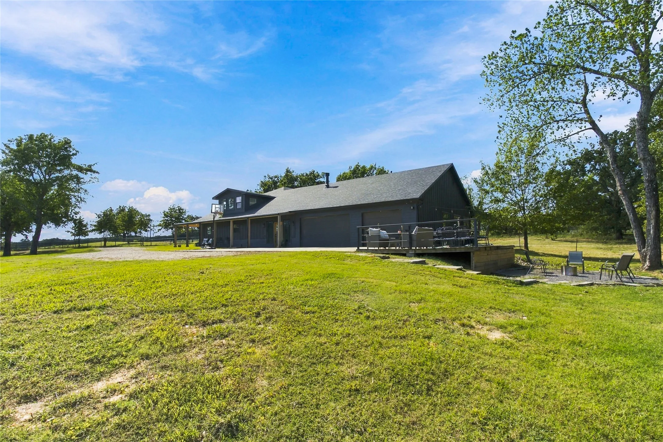 Single Family Residence For Sale in Grayson County , 455 Oak Ridge Road, Denison, Texas 75021, 5 Bedroom, 3 Bathroom, 2 Garage spaces, 3,636 Sqft, built in 1990, mls#21411048, Real Estate Agent in Denison, Homes For Sale in Grayson county, Homes For Sale in Denison, Realtor in Denison Texas, Real Estate Brokerage Independent Realty Texas, Luminita Cordes Realtor