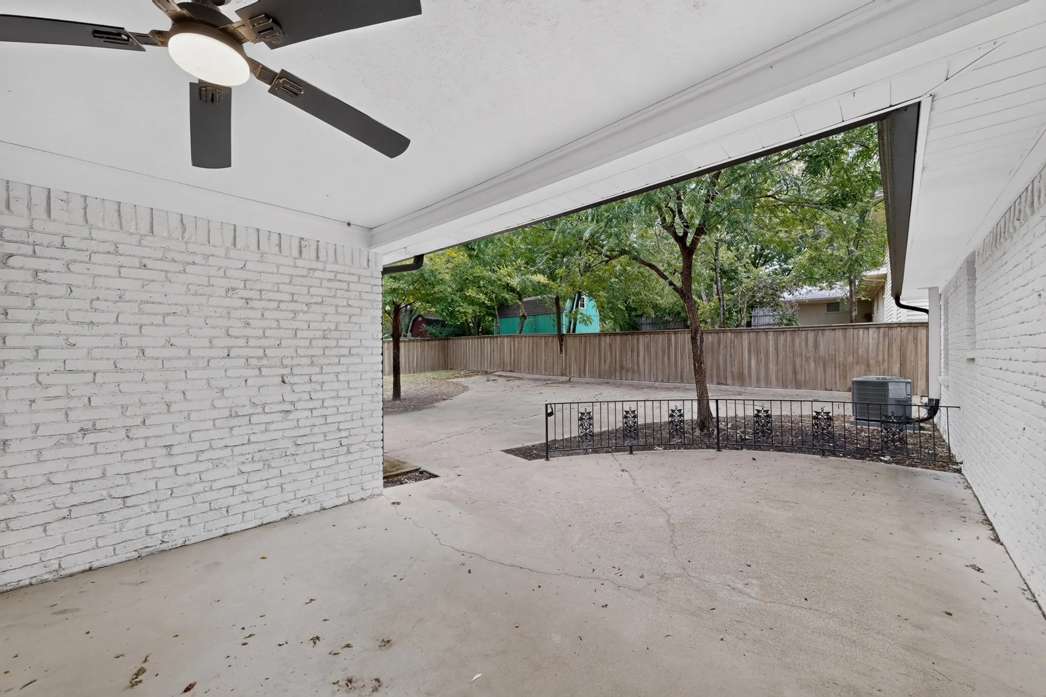 Single Family Residence For Rent in Dallas County , 2330 Cody Drive, Dallas, Texas 75228, 3 Bedroom, 3 Bathroom, 2 Garage spaces, 1,757 Sqft, built in 1962, mls#21404287, Real Estate Agent in Dallas, Homes For Rent in Dallas county, Homes For Rent in Dallas, Realtor in Dallas Texas, Real Estate Brokerage Independent Realty Texas, Luminita Cordes Realtor