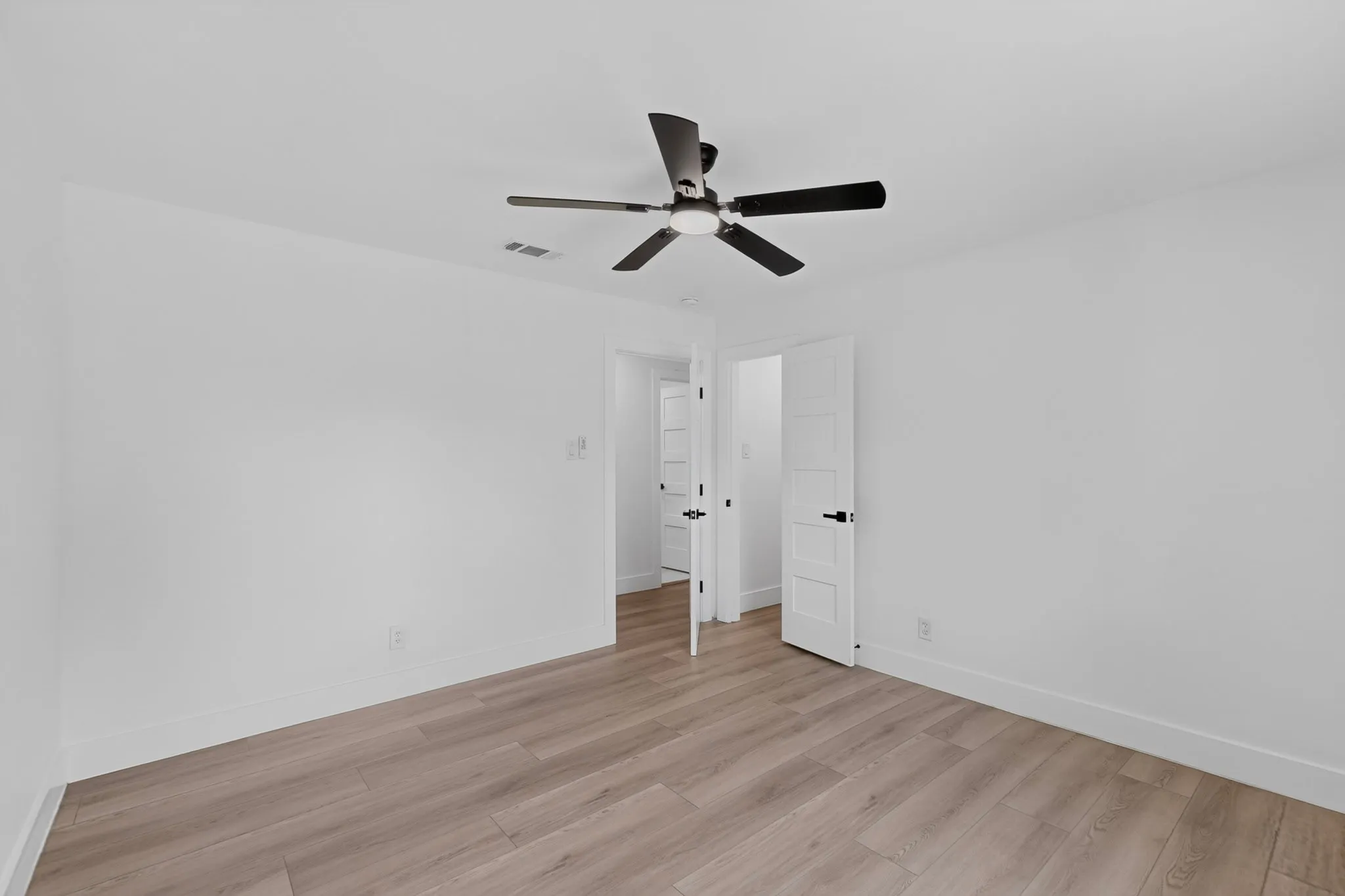 Single Family Residence For Rent in Dallas County , 2330 Cody Drive, Dallas, Texas 75228, 3 Bedroom, 3 Bathroom, 2 Garage spaces, 1,757 Sqft, built in 1962, mls#21404287, Real Estate Agent in Dallas, Homes For Rent in Dallas county, Homes For Rent in Dallas, Realtor in Dallas Texas, Real Estate Brokerage Independent Realty Texas, Luminita Cordes Realtor