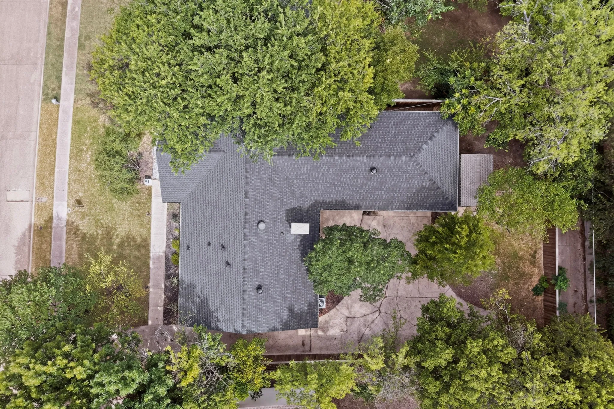 Single Family Residence For Rent in Dallas County , 2330 Cody Drive, Dallas, Texas 75228, 3 Bedroom, 3 Bathroom, 2 Garage spaces, 1,757 Sqft, built in 1962, mls#21404287, Real Estate Agent in Dallas, Homes For Rent in Dallas county, Homes For Rent in Dallas, Realtor in Dallas Texas, Real Estate Brokerage Independent Realty Texas, Luminita Cordes Realtor