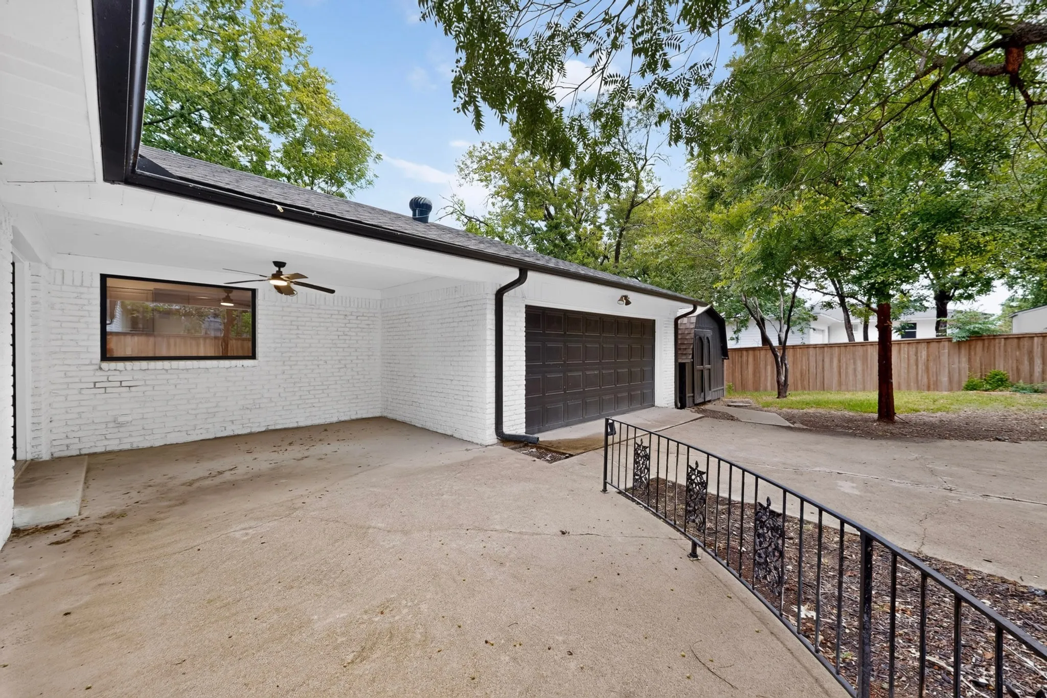 Single Family Residence For Rent in Dallas County , 2330 Cody Drive, Dallas, Texas 75228, 3 Bedroom, 3 Bathroom, 2 Garage spaces, 1,757 Sqft, built in 1962, mls#21404287, Real Estate Agent in Dallas, Homes For Rent in Dallas county, Homes For Rent in Dallas, Realtor in Dallas Texas, Real Estate Brokerage Independent Realty Texas, Luminita Cordes Realtor