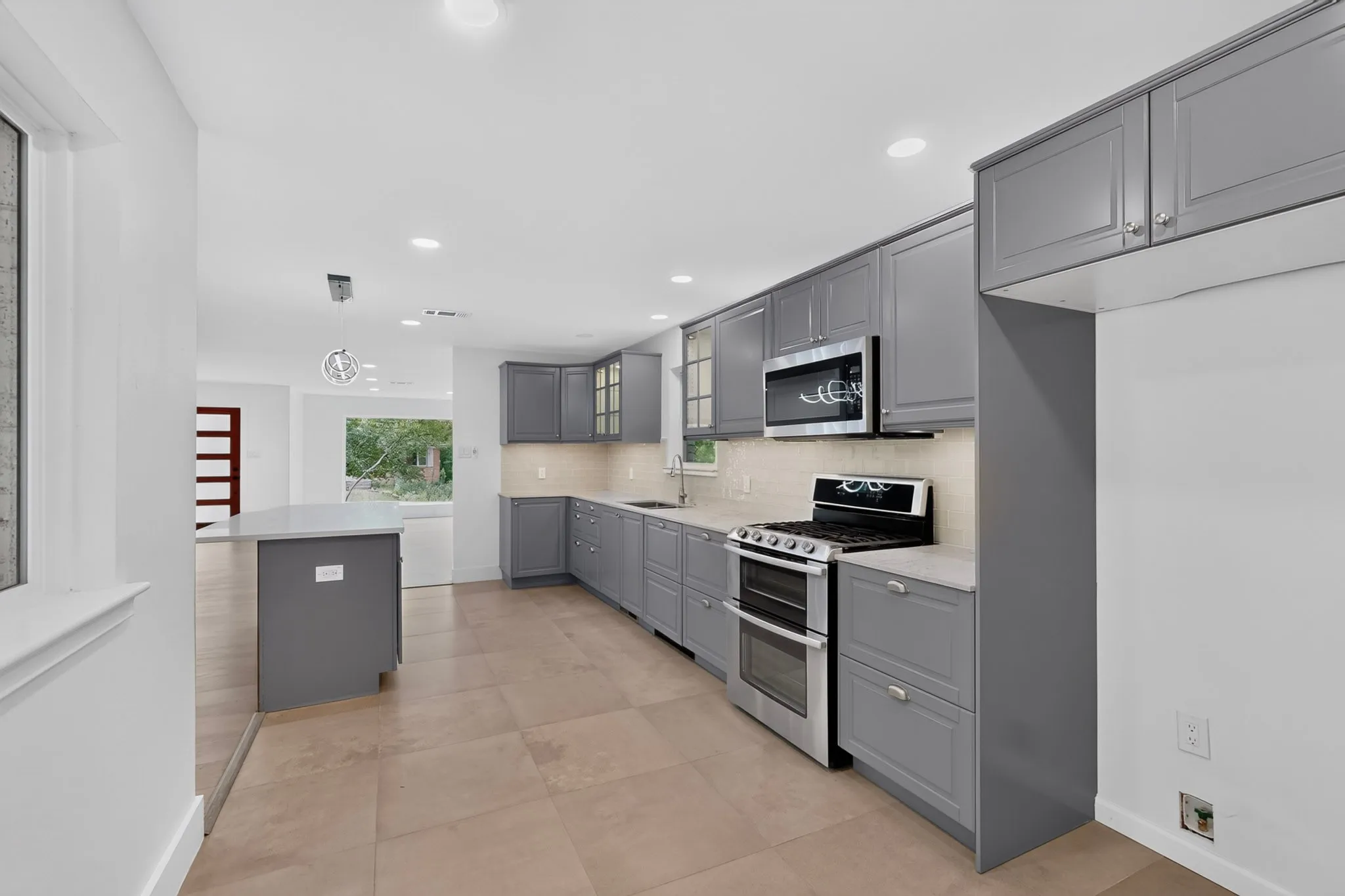 Single Family Residence For Rent in Dallas County , 2330 Cody Drive, Dallas, Texas 75228, 3 Bedroom, 3 Bathroom, 2 Garage spaces, 1,757 Sqft, built in 1962, mls#21404287, Real Estate Agent in Dallas, Homes For Rent in Dallas county, Homes For Rent in Dallas, Realtor in Dallas Texas, Real Estate Brokerage Independent Realty Texas, Luminita Cordes Realtor