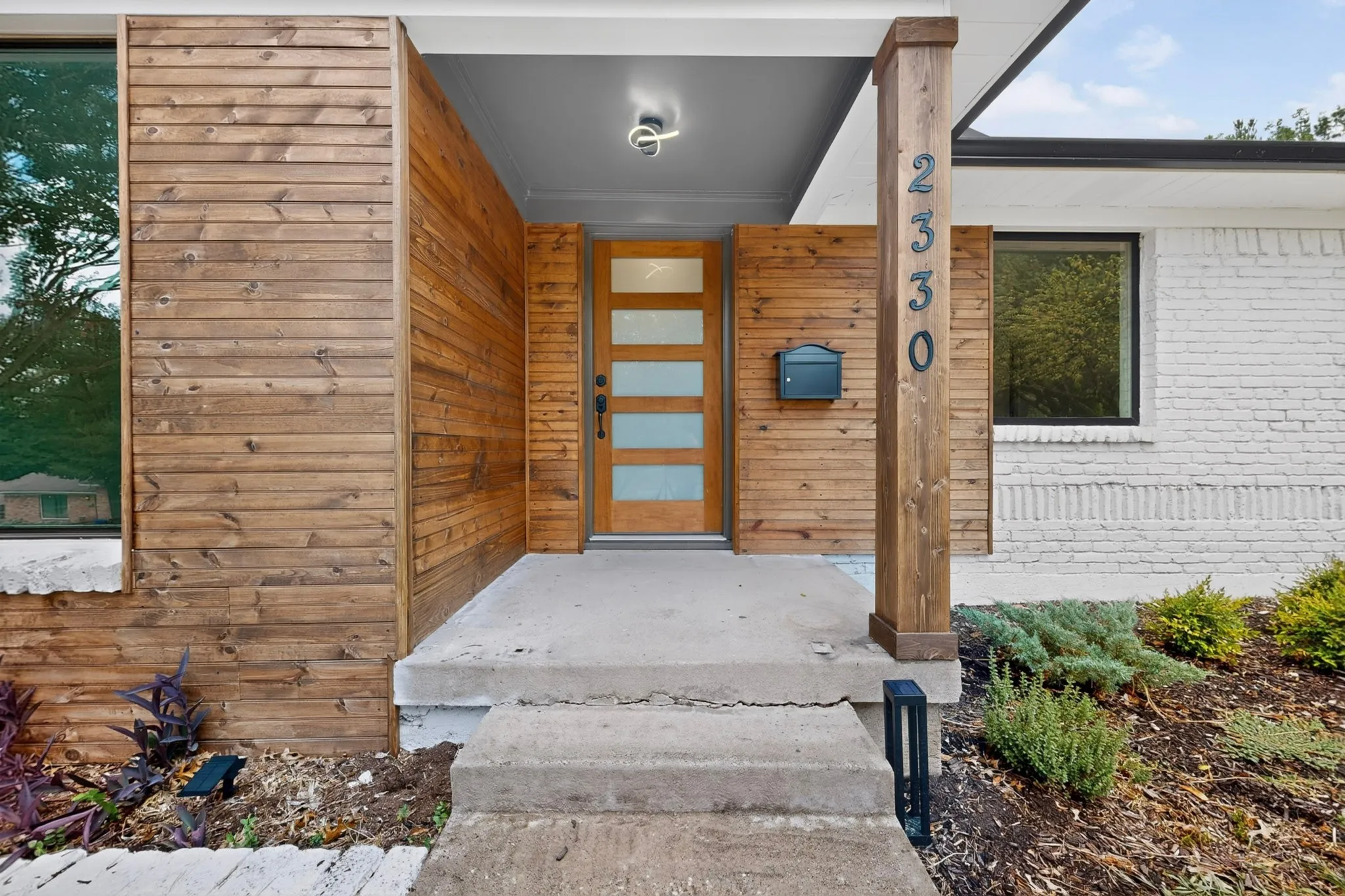 Single Family Residence For Rent in Dallas County , 2330 Cody Drive, Dallas, Texas 75228, 3 Bedroom, 3 Bathroom, 2 Garage spaces, 1,757 Sqft, built in 1962, mls#21404287, Real Estate Agent in Dallas, Homes For Rent in Dallas county, Homes For Rent in Dallas, Realtor in Dallas Texas, Real Estate Brokerage Independent Realty Texas, Luminita Cordes Realtor