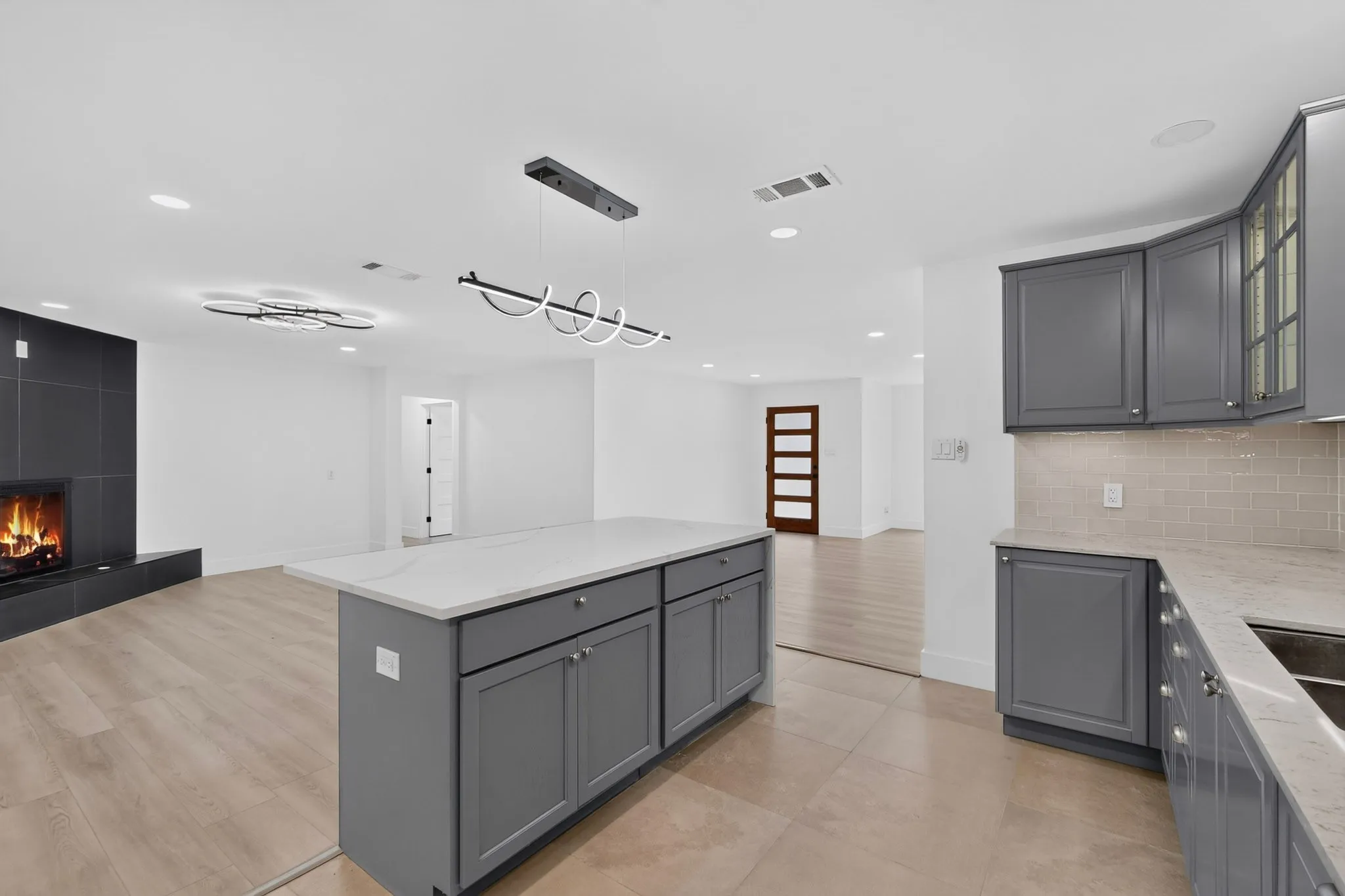 Single Family Residence For Rent in Dallas County , 2330 Cody Drive, Dallas, Texas 75228, 3 Bedroom, 3 Bathroom, 2 Garage spaces, 1,757 Sqft, built in 1962, mls#21404287, Real Estate Agent in Dallas, Homes For Rent in Dallas county, Homes For Rent in Dallas, Realtor in Dallas Texas, Real Estate Brokerage Independent Realty Texas, Luminita Cordes Realtor