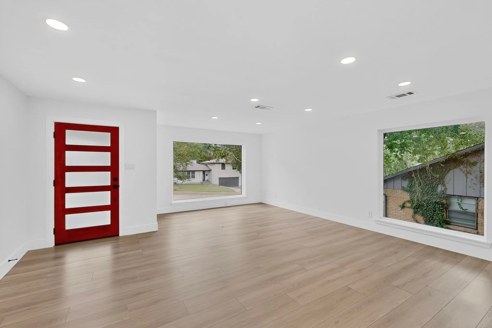 Single Family Residence For Rent in Dallas County , 2330 Cody Drive, Dallas, Texas 75228, 3 Bedroom, 3 Bathroom, 2 Garage spaces, 1,757 Sqft, built in 1962, mls#21404287, Real Estate Agent in Dallas, Homes For Rent in Dallas county, Homes For Rent in Dallas, Realtor in Dallas Texas, Real Estate Brokerage Independent Realty Texas, Luminita Cordes Realtor