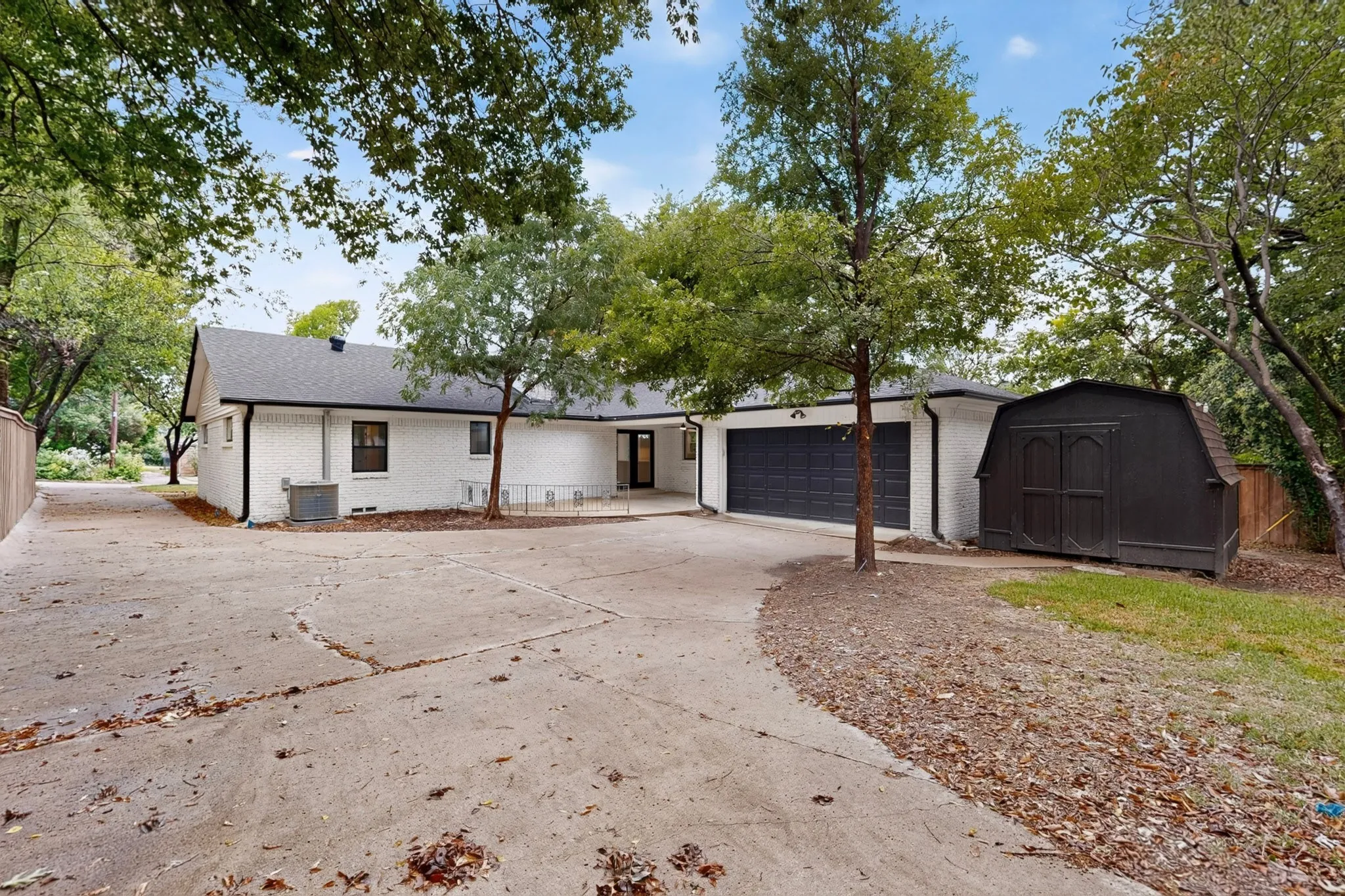 Single Family Residence For Rent in Dallas County , 2330 Cody Drive, Dallas, Texas 75228, 3 Bedroom, 3 Bathroom, 2 Garage spaces, 1,757 Sqft, built in 1962, mls#21404287, Real Estate Agent in Dallas, Homes For Rent in Dallas county, Homes For Rent in Dallas, Realtor in Dallas Texas, Real Estate Brokerage Independent Realty Texas, Luminita Cordes Realtor