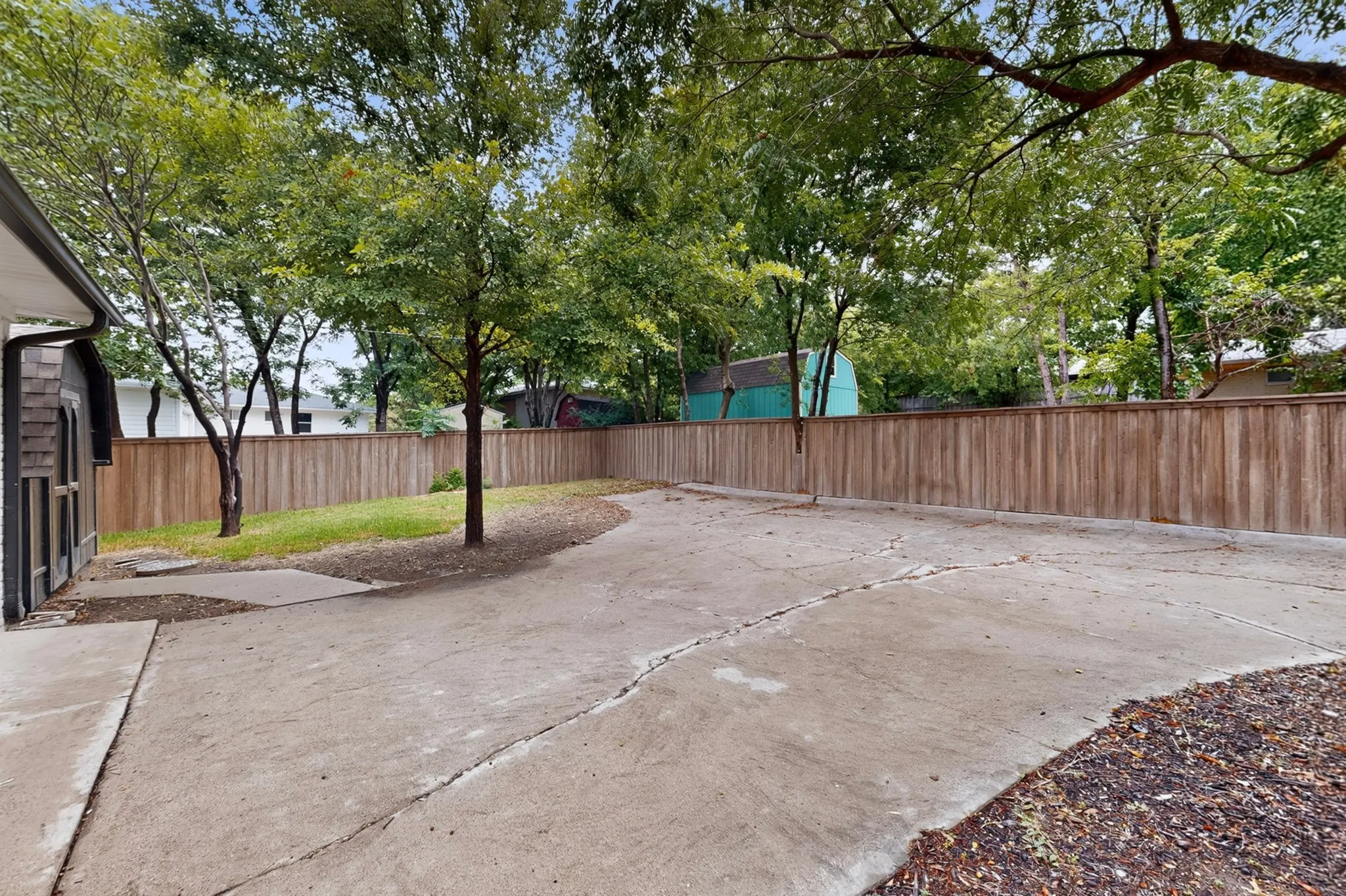 Single Family Residence For Rent in Dallas County , 2330 Cody Drive, Dallas, Texas 75228, 3 Bedroom, 3 Bathroom, 2 Garage spaces, 1,757 Sqft, built in 1962, mls#21404287, Real Estate Agent in Dallas, Homes For Rent in Dallas county, Homes For Rent in Dallas, Realtor in Dallas Texas, Real Estate Brokerage Independent Realty Texas, Luminita Cordes Realtor