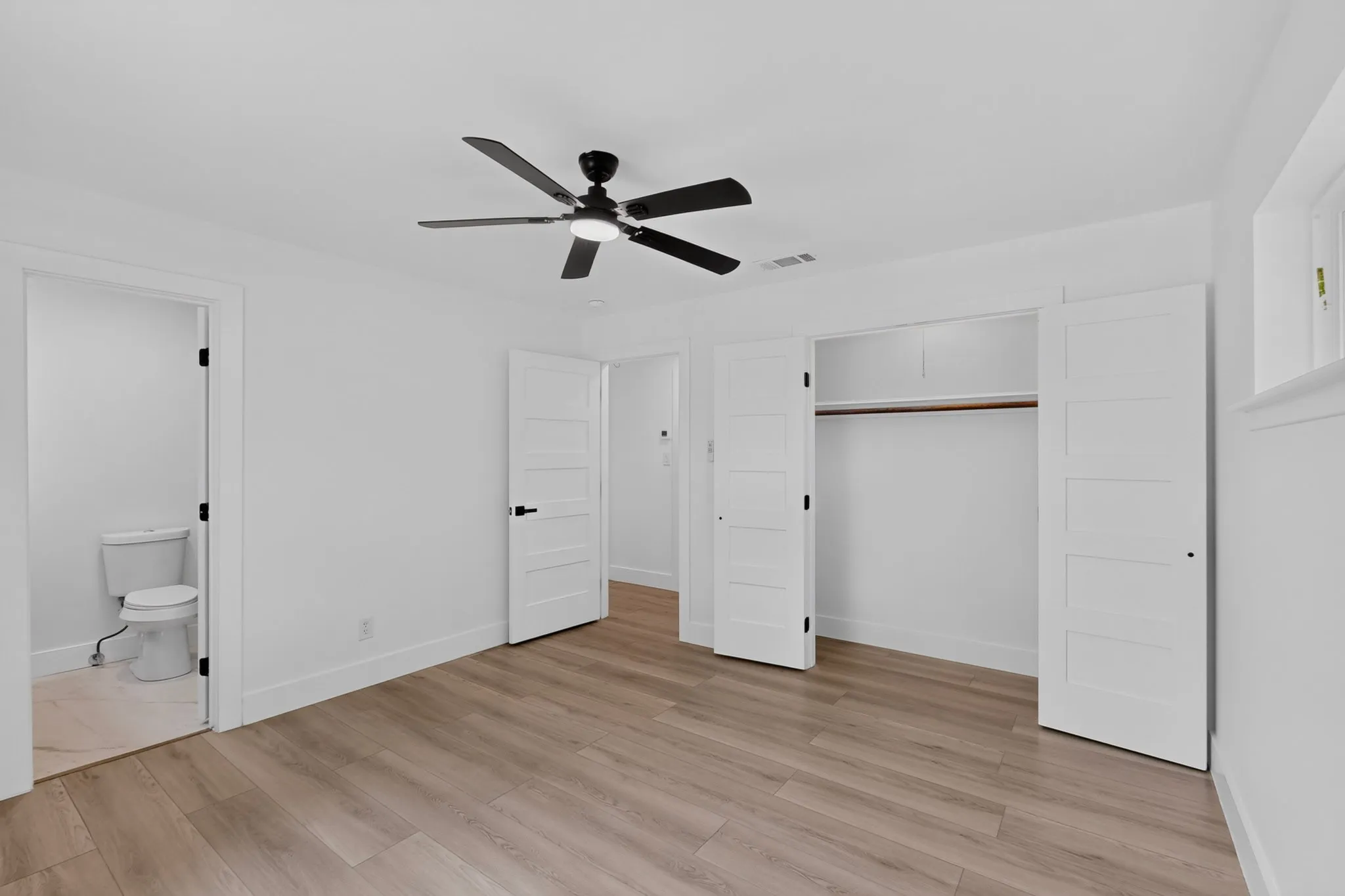 Single Family Residence For Rent in Dallas County , 2330 Cody Drive, Dallas, Texas 75228, 3 Bedroom, 3 Bathroom, 2 Garage spaces, 1,757 Sqft, built in 1962, mls#21404287, Real Estate Agent in Dallas, Homes For Rent in Dallas county, Homes For Rent in Dallas, Realtor in Dallas Texas, Real Estate Brokerage Independent Realty Texas, Luminita Cordes Realtor
