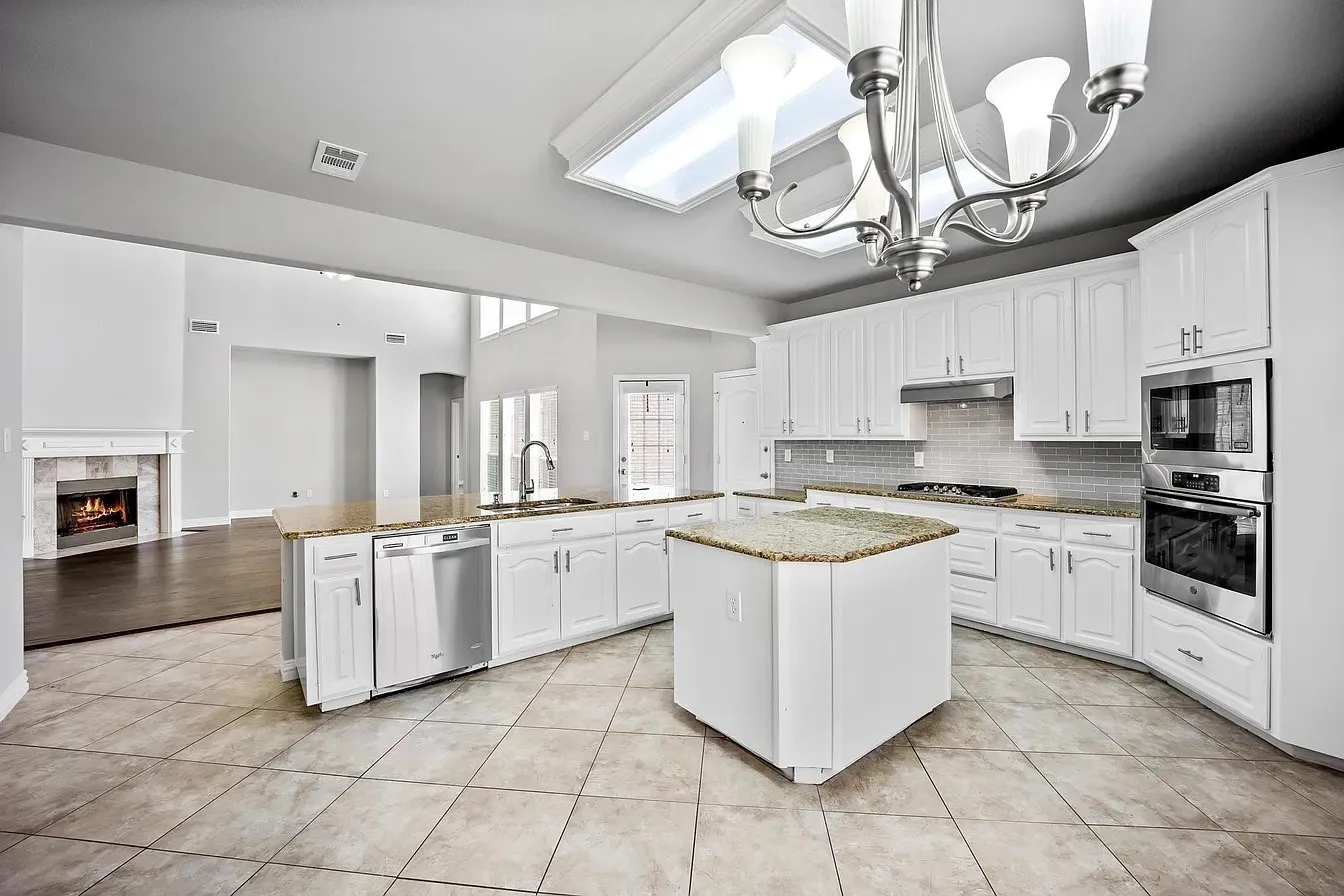 Single Family Residence For Rent in Denton County , 1056 E Seminole Trail, Carrollton, Texas 75007, 5 Bedroom, 4 Bathroom, 2 Garage spaces, 3,106 Sqft, built in 1998, mls#21409288, Real Estate Agent in Carrollton, Homes For Rent in Denton county, Homes For Rent in Carrollton, Realtor in Carrollton Texas, Real Estate Brokerage Independent Realty Texas, Luminita Cordes Realtor