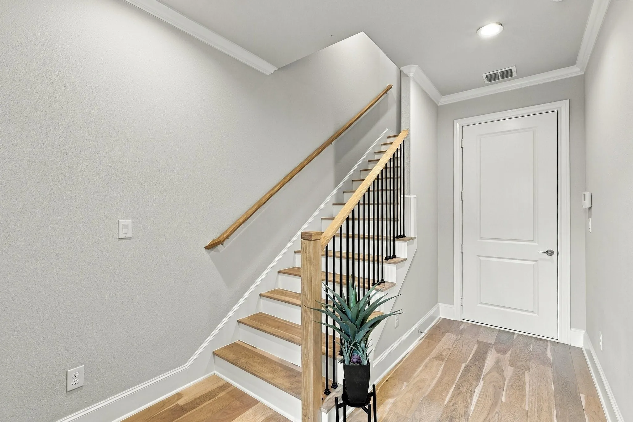 Townhouse For Rent in Dallas County , 5442 Patterson, Irving, Texas 75039, 3 Bedroom, 4 Bathroom, 2 Garage spaces, 2,144 Sqft, built in 2024, mls#21411056, Real Estate Agent in Irving, Homes For Rent in Dallas county, Homes For Rent in Irving, Realtor in Irving Texas, Real Estate Brokerage Independent Realty Texas, Luminita Cordes Realtor