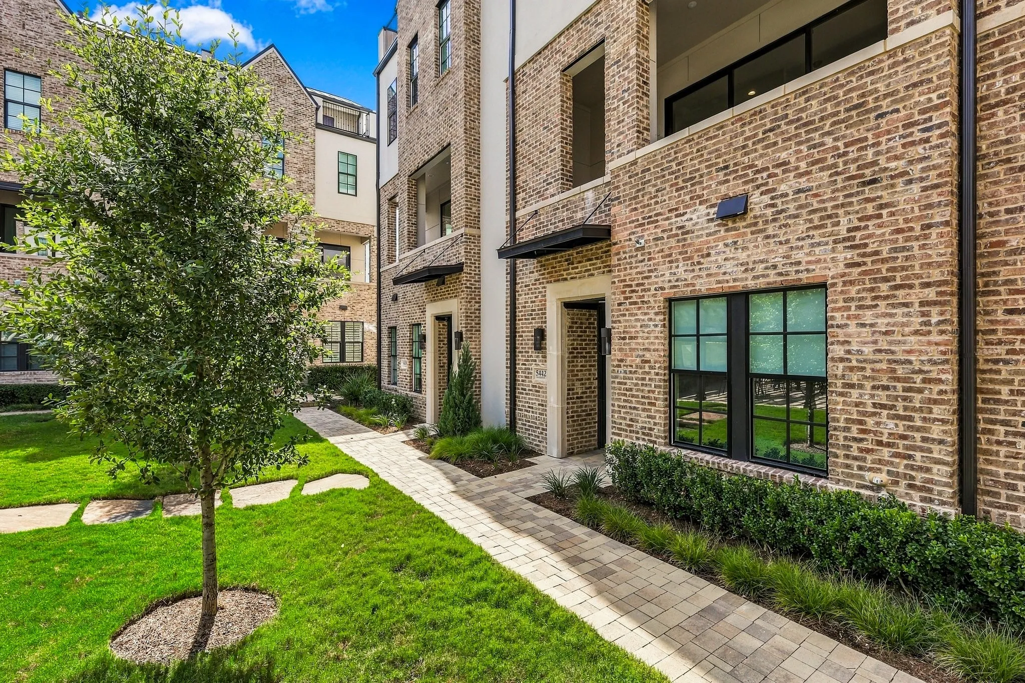 Townhouse For Rent in Dallas County , 5442 Patterson, Irving, Texas 75039, 3 Bedroom, 4 Bathroom, 2 Garage spaces, 2,144 Sqft, built in 2024, mls#21411056, Real Estate Agent in Irving, Homes For Rent in Dallas county, Homes For Rent in Irving, Realtor in Irving Texas, Real Estate Brokerage Independent Realty Texas, Luminita Cordes Realtor