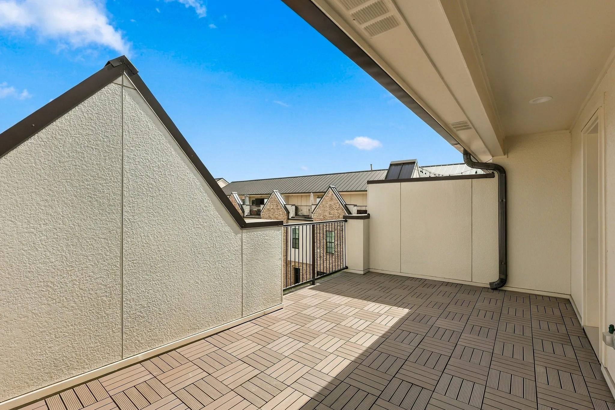 Townhouse For Rent in Dallas County , 5442 Patterson, Irving, Texas 75039, 3 Bedroom, 4 Bathroom, 2 Garage spaces, 2,144 Sqft, built in 2024, mls#21411056, Real Estate Agent in Irving, Homes For Rent in Dallas county, Homes For Rent in Irving, Realtor in Irving Texas, Real Estate Brokerage Independent Realty Texas, Luminita Cordes Realtor
