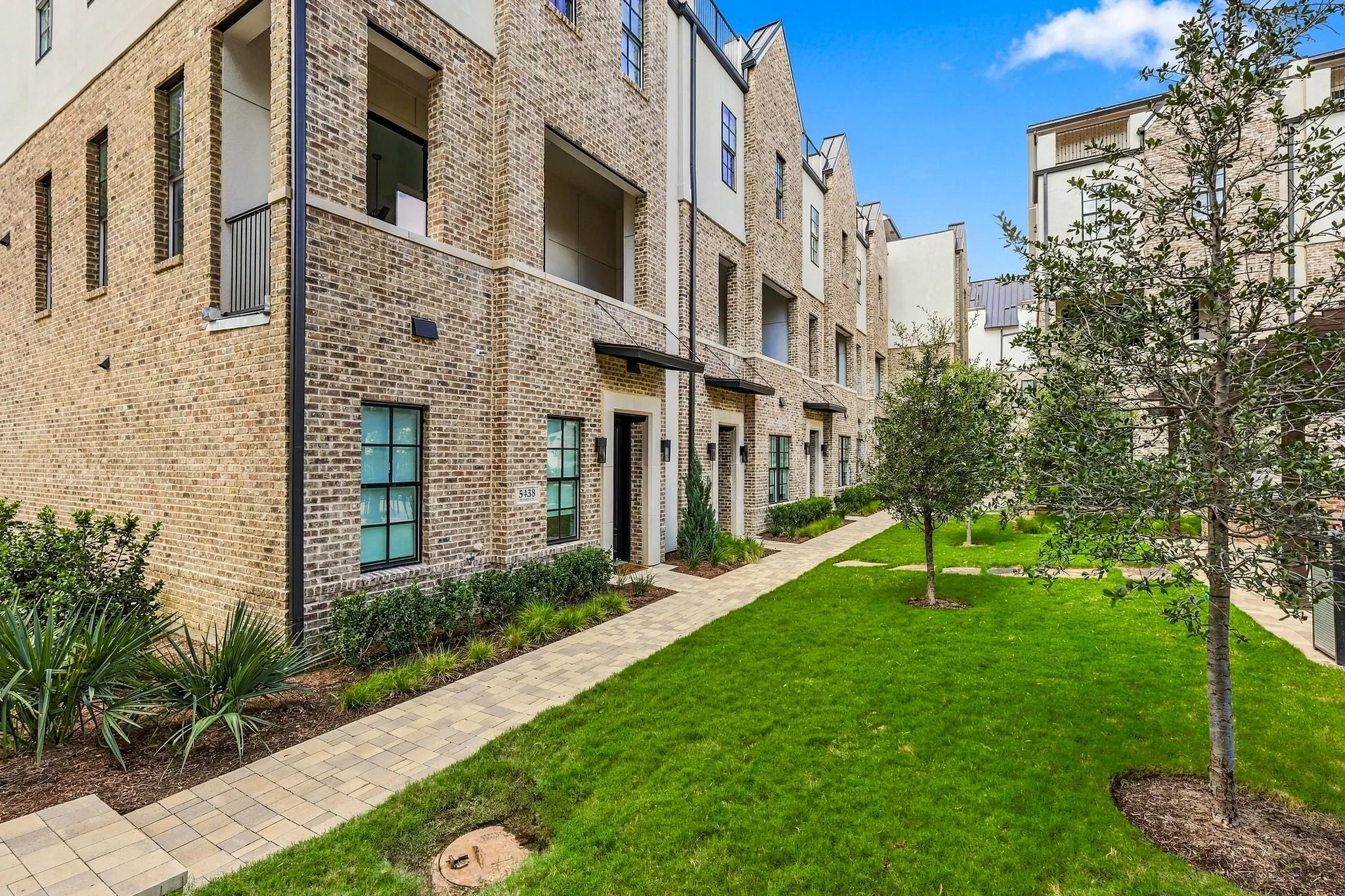 Townhouse For Rent in Dallas County , 5442 Patterson, Irving, Texas 75039, 3 Bedroom, 4 Bathroom, 2 Garage spaces, 2,144 Sqft, built in 2024, mls#21411056, Real Estate Agent in Irving, Homes For Rent in Dallas county, Homes For Rent in Irving, Realtor in Irving Texas, Real Estate Brokerage Independent Realty Texas, Luminita Cordes Realtor