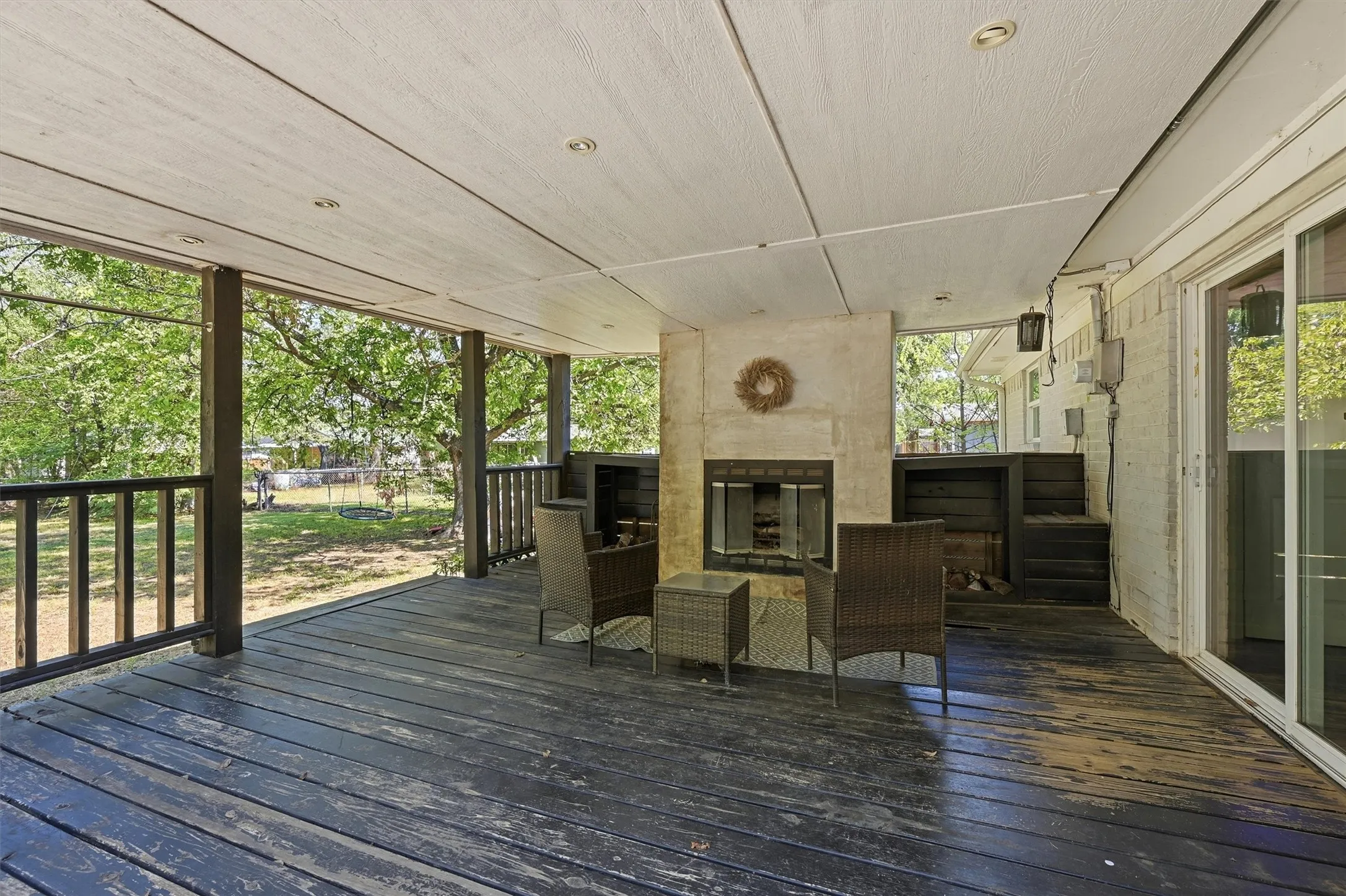 Single Family Residence For Sale in Grayson County , 109 Grayson Street, Whitesboro, Texas 76273, 3 Bedroom, 1 Bathroom, Garage spaces, 1,192 Sqft, built in 1970, mls#21411640, Real Estate Agent in Whitesboro, Homes For Sale in Grayson county, Homes For Sale in Whitesboro, Realtor in Whitesboro Texas, Real Estate Brokerage Independent Realty Texas, Luminita Cordes Realtor