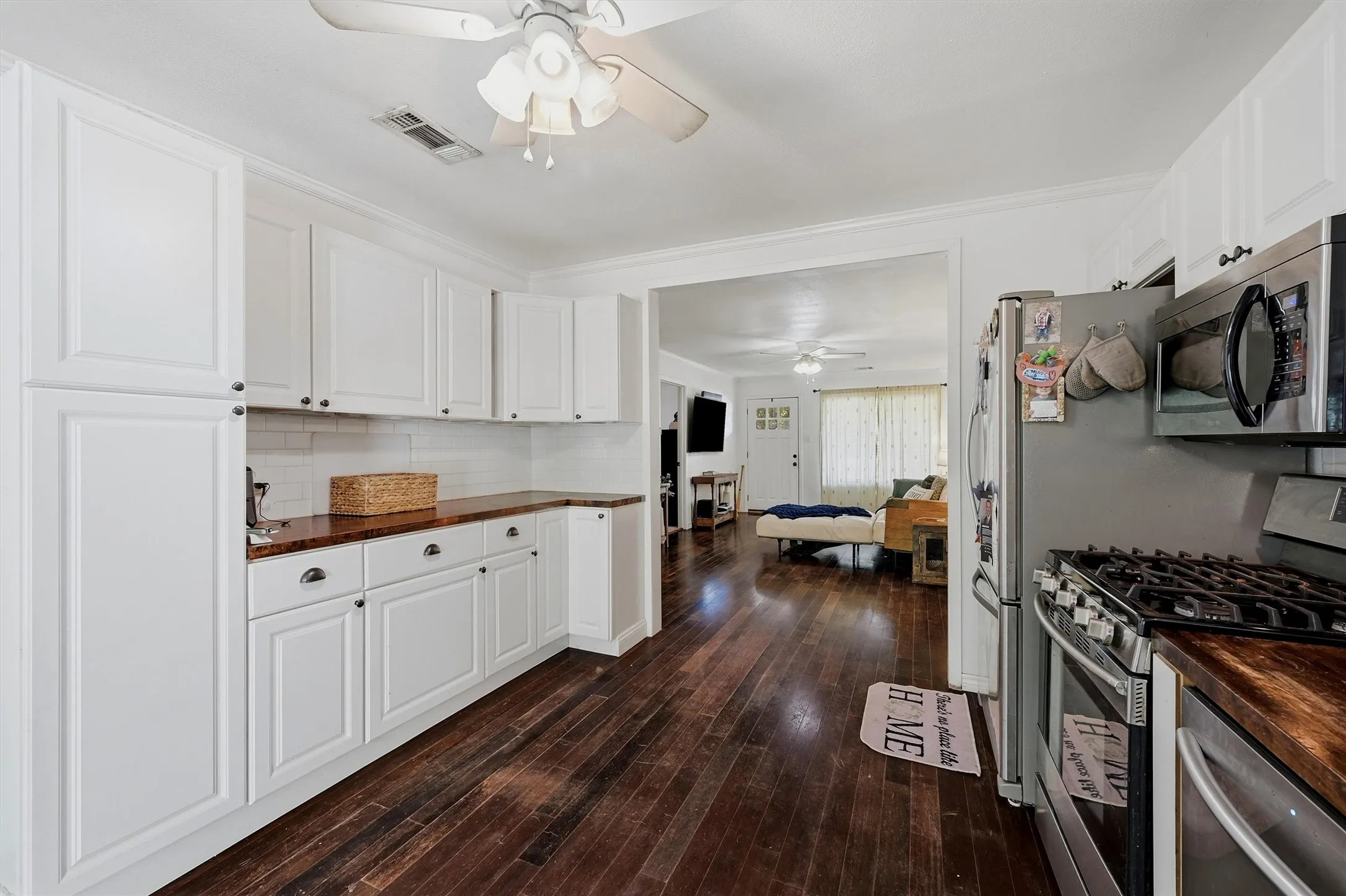 Single Family Residence For Sale in Grayson County , 109 Grayson Street, Whitesboro, Texas 76273, 3 Bedroom, 1 Bathroom, Garage spaces, 1,192 Sqft, built in 1970, mls#21411640, Real Estate Agent in Whitesboro, Homes For Sale in Grayson county, Homes For Sale in Whitesboro, Realtor in Whitesboro Texas, Real Estate Brokerage Independent Realty Texas, Luminita Cordes Realtor