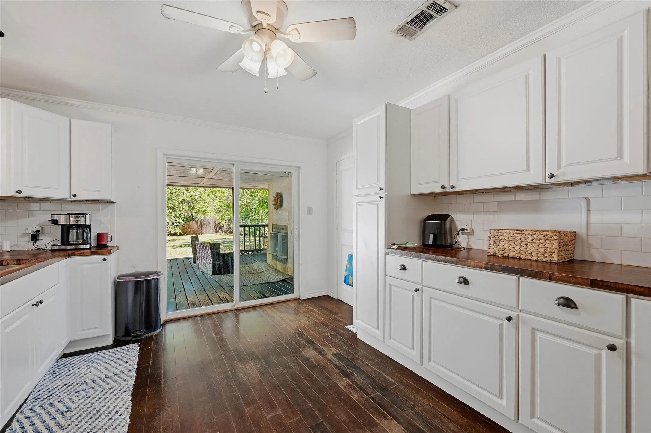 Single Family Residence For Sale in Grayson County , 109 Grayson Street, Whitesboro, Texas 76273, 3 Bedroom, 1 Bathroom, Garage spaces, 1,192 Sqft, built in 1970, mls#21411640, Real Estate Agent in Whitesboro, Homes For Sale in Grayson county, Homes For Sale in Whitesboro, Realtor in Whitesboro Texas, Real Estate Brokerage Independent Realty Texas, Luminita Cordes Realtor
