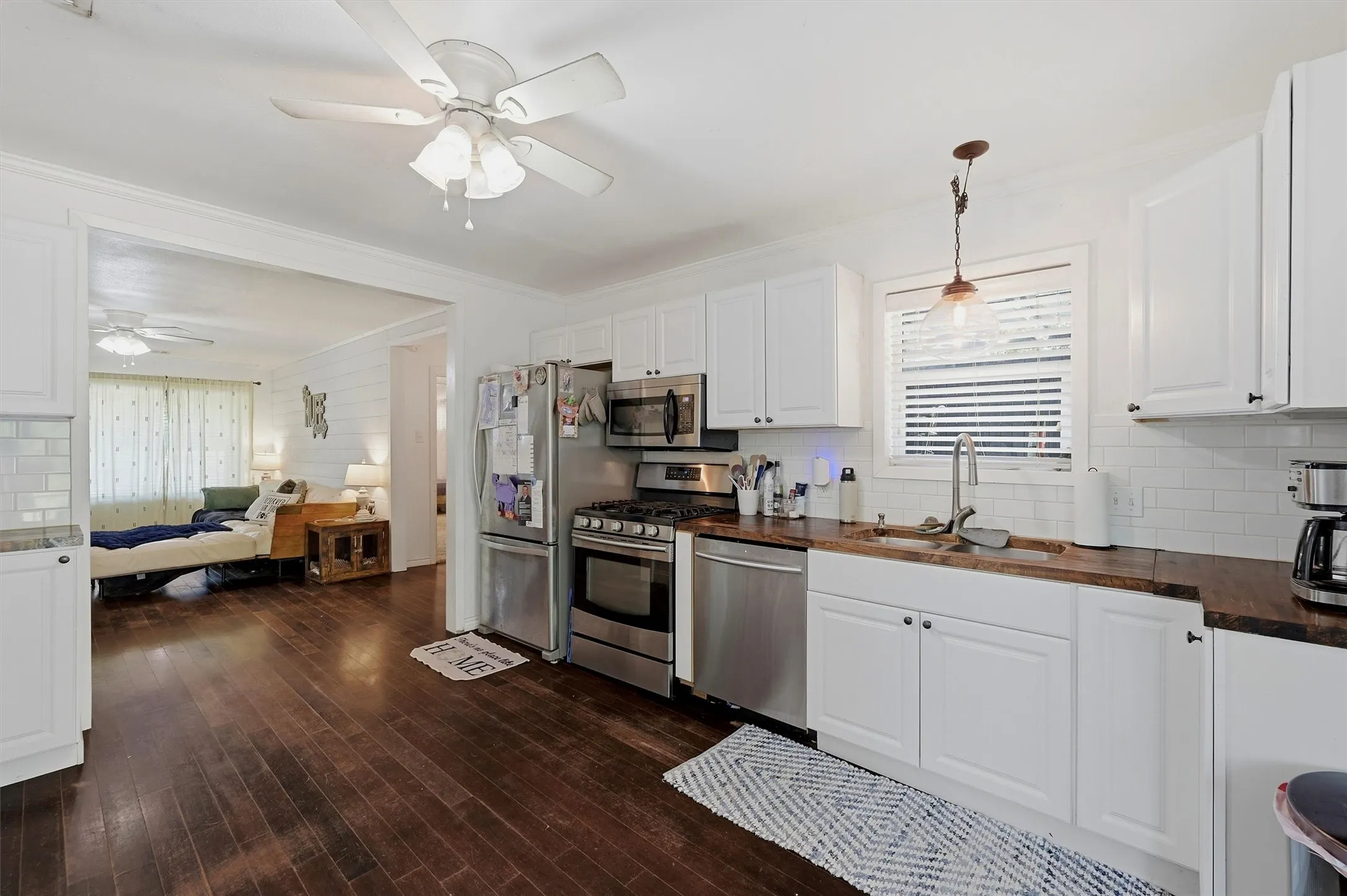 Single Family Residence For Sale in Grayson County , 109 Grayson Street, Whitesboro, Texas 76273, 3 Bedroom, 1 Bathroom, Garage spaces, 1,192 Sqft, built in 1970, mls#21411640, Real Estate Agent in Whitesboro, Homes For Sale in Grayson county, Homes For Sale in Whitesboro, Realtor in Whitesboro Texas, Real Estate Brokerage Independent Realty Texas, Luminita Cordes Realtor