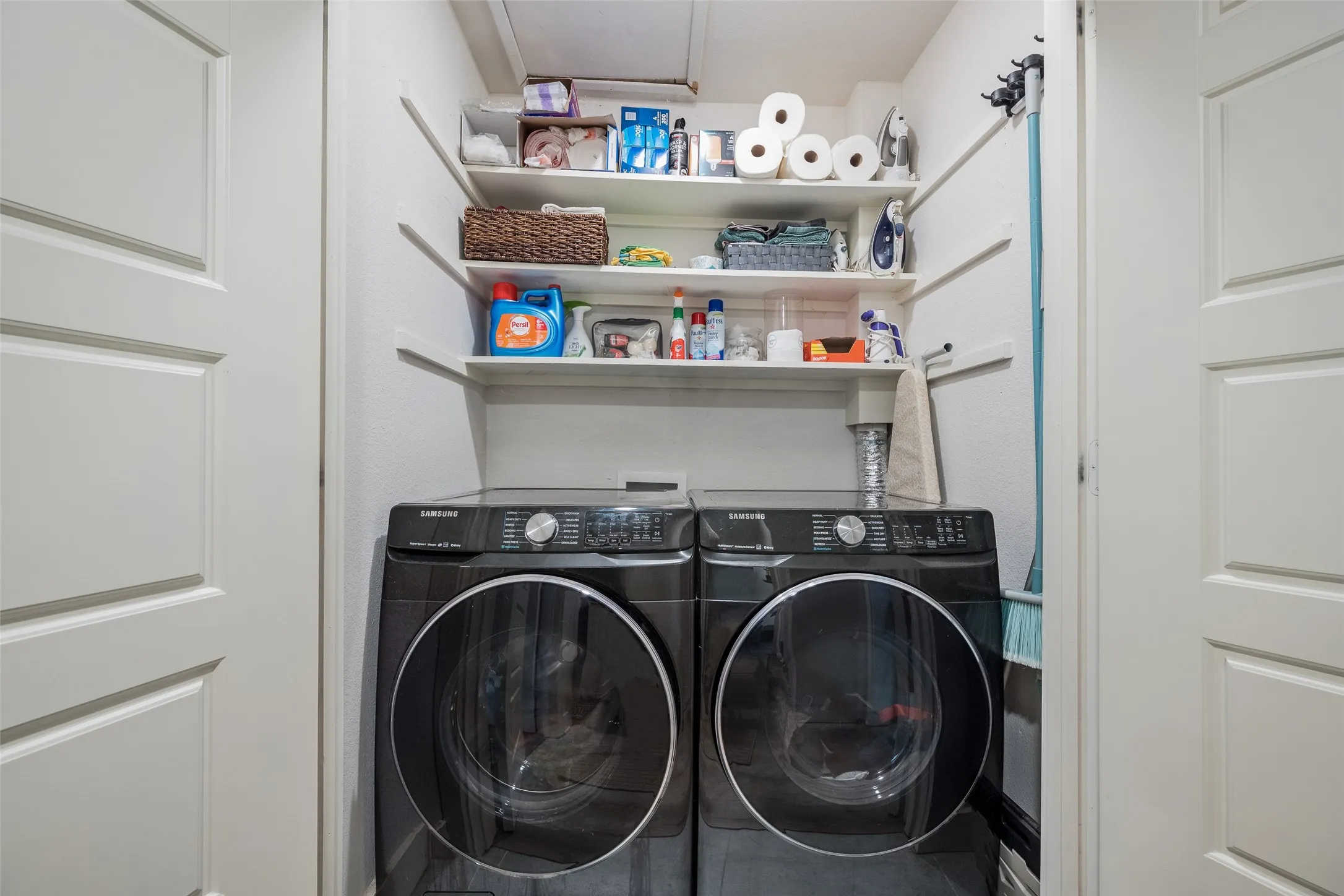 Full size laundry room