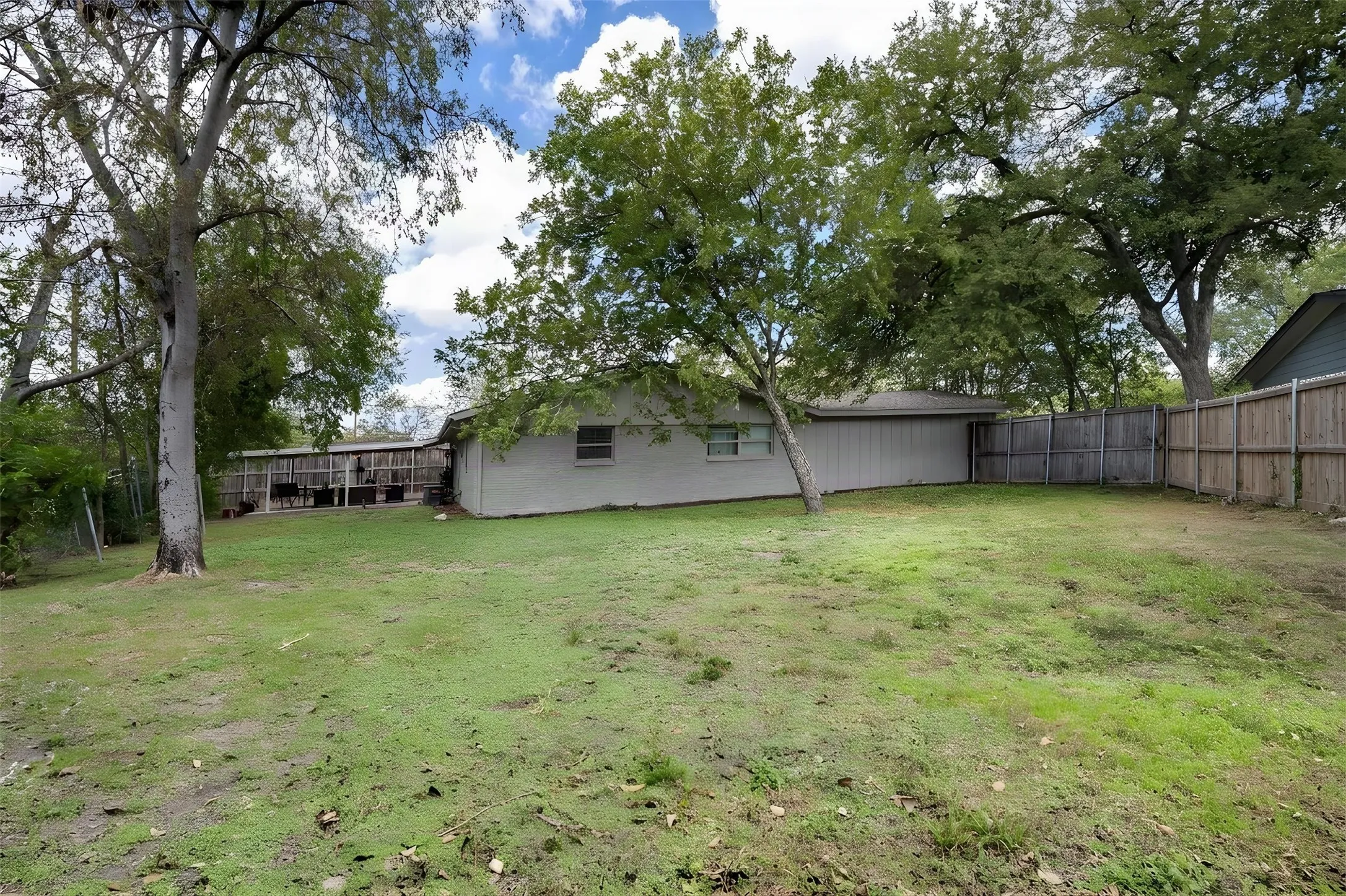 Huge 1/4 acre lot!