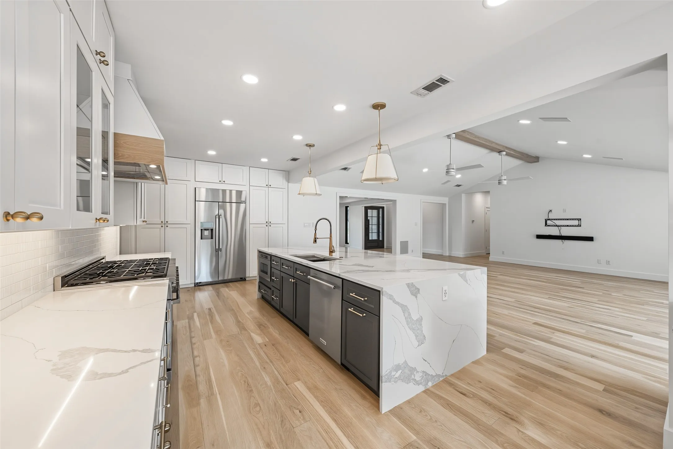 Single Family Residence For Rent in Dallas County , 4162 Allencrest Lane, Dallas, Texas 75244, 4 Bedroom, 3 Bathroom, 2 Garage spaces, 2,871 Sqft, built in 1969, mls#21410776, Real Estate Agent in Dallas, Homes For Rent in Dallas county, Homes For Rent in Dallas, Realtor in Dallas Texas, Real Estate Brokerage Independent Realty Texas, Luminita Cordes Realtor