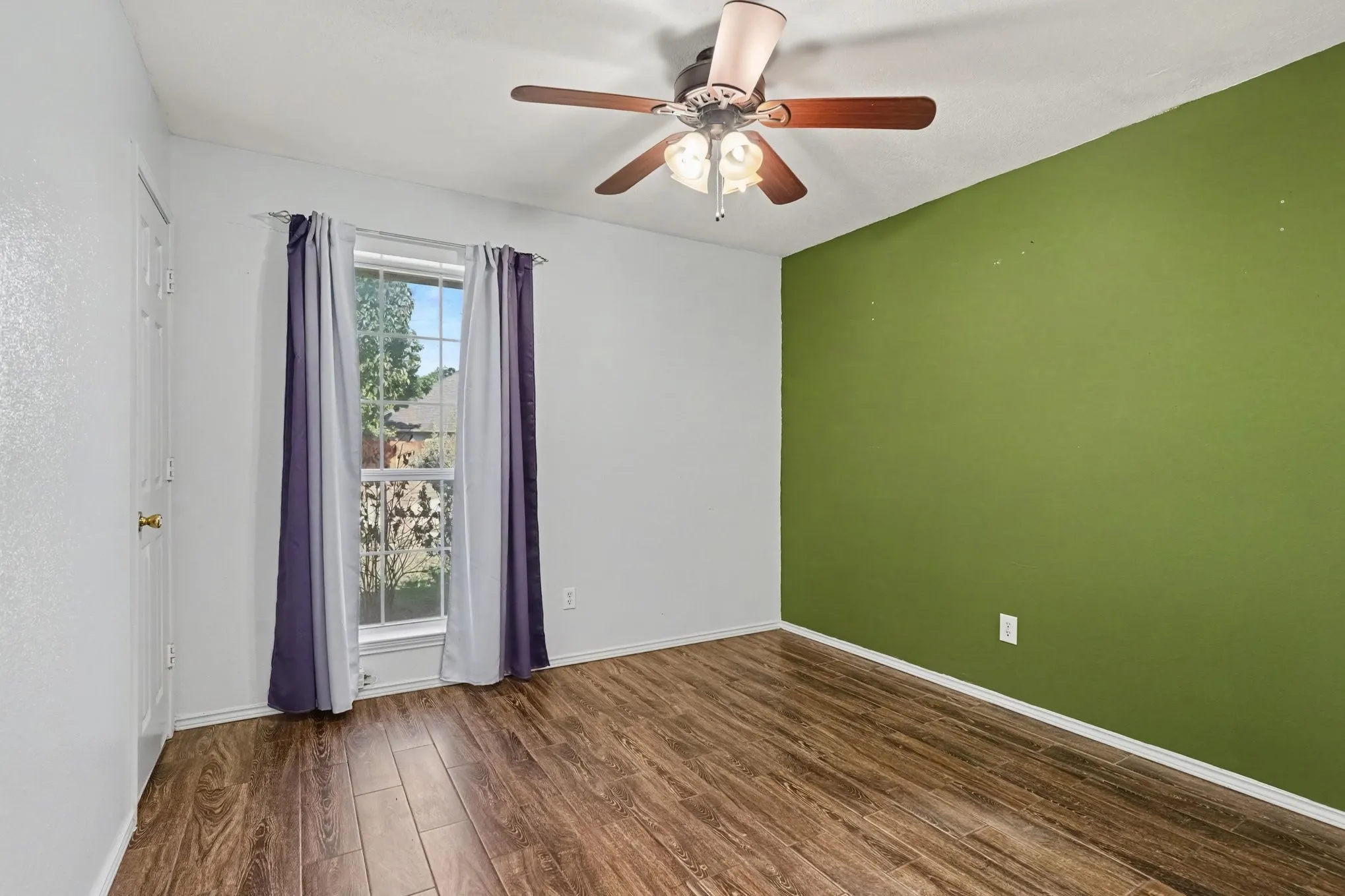 Single Family Residence For Sale in Tarrant County , 937 Jessica Drive, Burleson, Texas 76028, 3 Bedroom, 2 Bathroom, 2 Garage spaces, 1,570 Sqft, built in 1998, mls#21400002, Real Estate Agent in Burleson, Homes For Sale in Tarrant county, Homes For Sale in Burleson, Realtor in Burleson Texas, Real Estate Brokerage Independent Realty Texas, Luminita Cordes Realtor