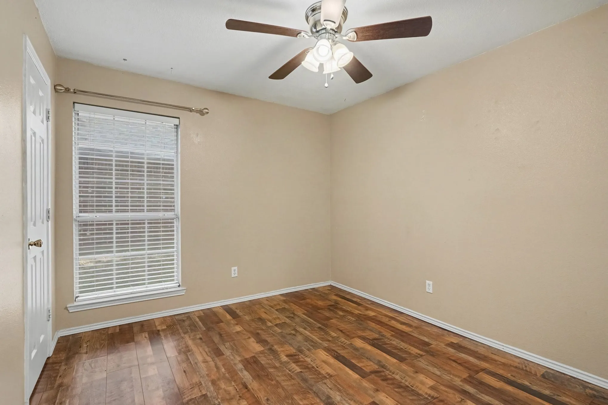 Single Family Residence For Sale in Tarrant County , 937 Jessica Drive, Burleson, Texas 76028, 3 Bedroom, 2 Bathroom, 2 Garage spaces, 1,570 Sqft, built in 1998, mls#21400002, Real Estate Agent in Burleson, Homes For Sale in Tarrant county, Homes For Sale in Burleson, Realtor in Burleson Texas, Real Estate Brokerage Independent Realty Texas, Luminita Cordes Realtor