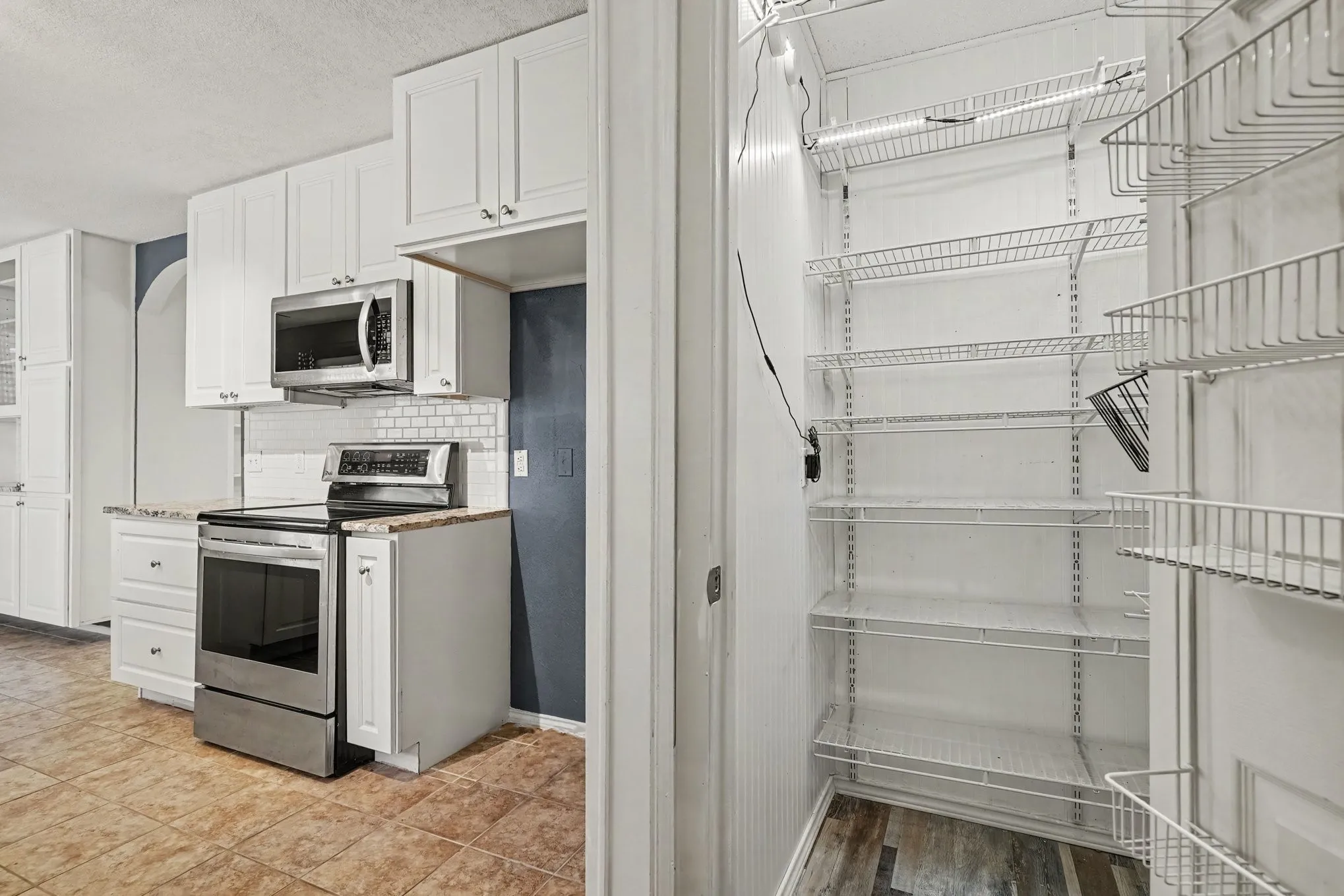 Single Family Residence For Sale in Tarrant County , 937 Jessica Drive, Burleson, Texas 76028, 3 Bedroom, 2 Bathroom, 2 Garage spaces, 1,570 Sqft, built in 1998, mls#21400002, Real Estate Agent in Burleson, Homes For Sale in Tarrant county, Homes For Sale in Burleson, Realtor in Burleson Texas, Real Estate Brokerage Independent Realty Texas, Luminita Cordes Realtor