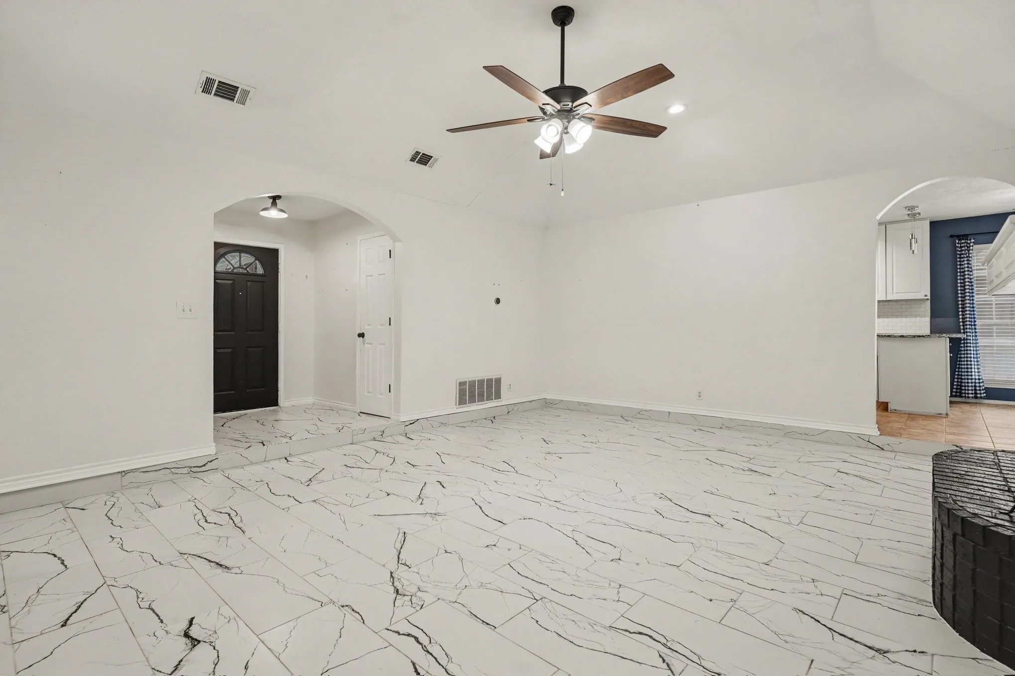 Single Family Residence For Sale in Tarrant County , 937 Jessica Drive, Burleson, Texas 76028, 3 Bedroom, 2 Bathroom, 2 Garage spaces, 1,570 Sqft, built in 1998, mls#21400002, Real Estate Agent in Burleson, Homes For Sale in Tarrant county, Homes For Sale in Burleson, Realtor in Burleson Texas, Real Estate Brokerage Independent Realty Texas, Luminita Cordes Realtor