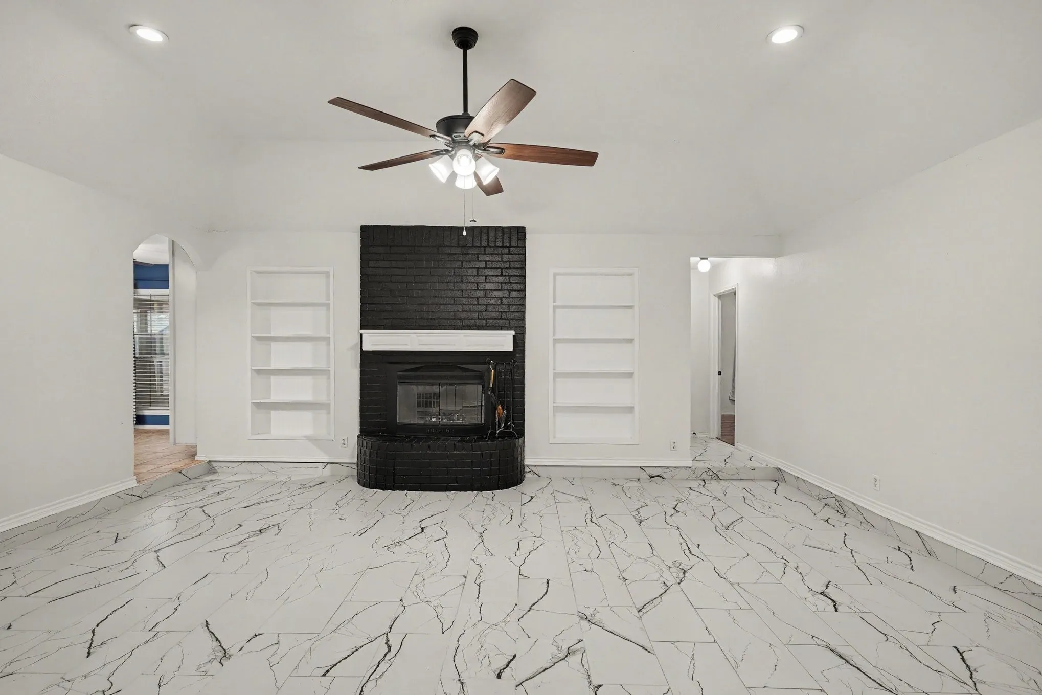 Single Family Residence For Sale in Tarrant County , 937 Jessica Drive, Burleson, Texas 76028, 3 Bedroom, 2 Bathroom, 2 Garage spaces, 1,570 Sqft, built in 1998, mls#21400002, Real Estate Agent in Burleson, Homes For Sale in Tarrant county, Homes For Sale in Burleson, Realtor in Burleson Texas, Real Estate Brokerage Independent Realty Texas, Luminita Cordes Realtor