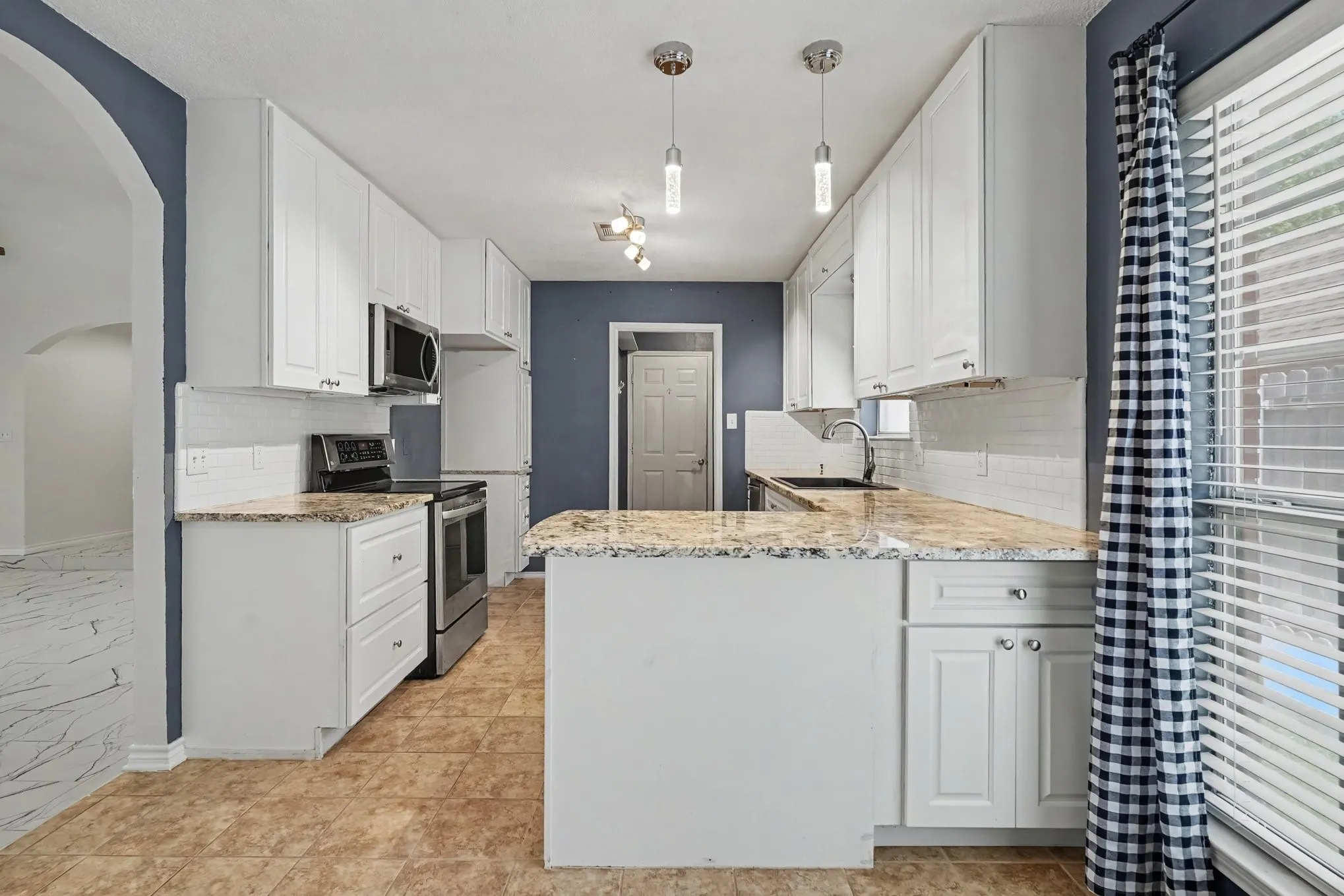 Single Family Residence For Sale in Tarrant County , 937 Jessica Drive, Burleson, Texas 76028, 3 Bedroom, 2 Bathroom, 2 Garage spaces, 1,570 Sqft, built in 1998, mls#21400002, Real Estate Agent in Burleson, Homes For Sale in Tarrant county, Homes For Sale in Burleson, Realtor in Burleson Texas, Real Estate Brokerage Independent Realty Texas, Luminita Cordes Realtor