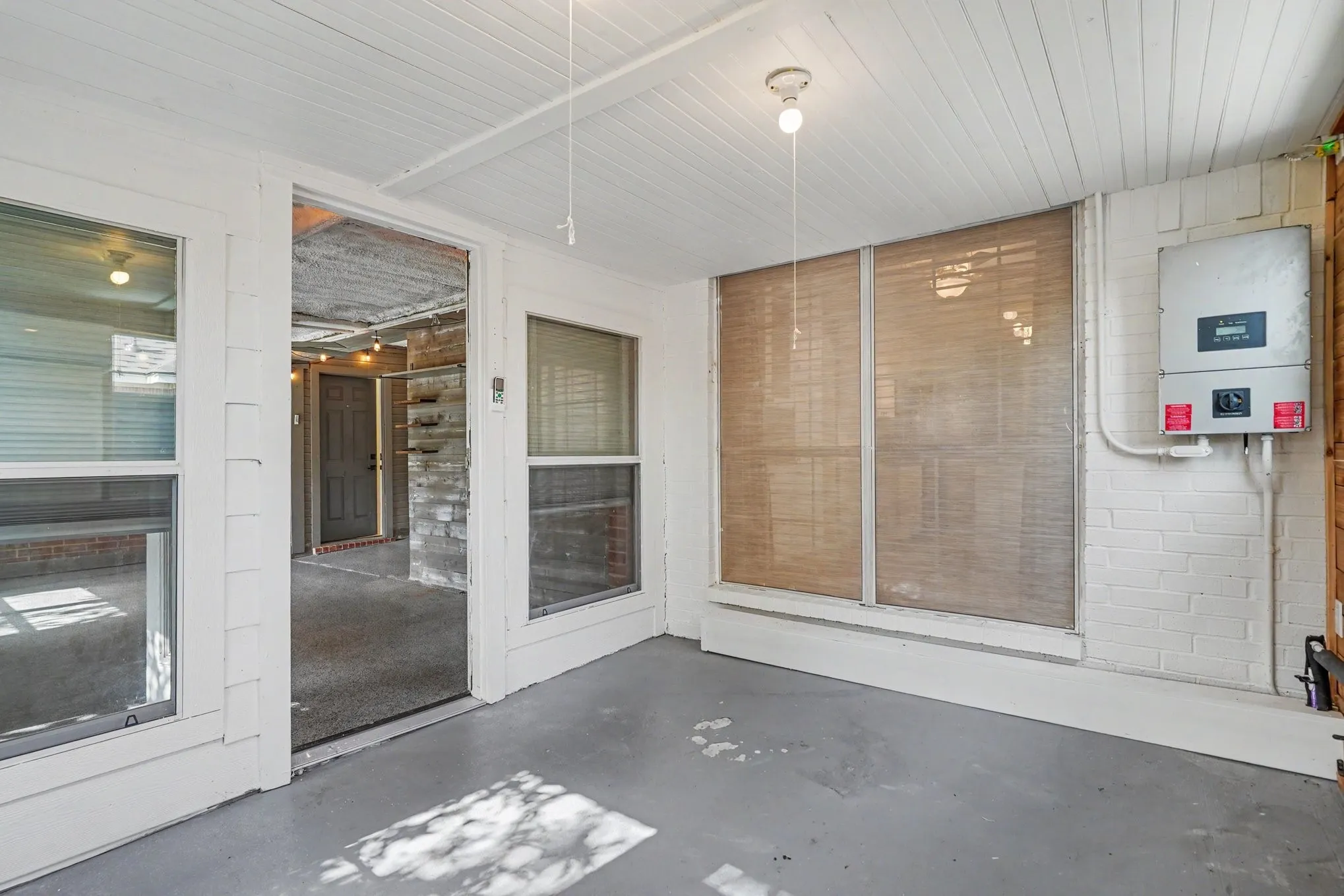 Single Family Residence For Sale in Tarrant County , 937 Jessica Drive, Burleson, Texas 76028, 3 Bedroom, 2 Bathroom, 2 Garage spaces, 1,570 Sqft, built in 1998, mls#21400002, Real Estate Agent in Burleson, Homes For Sale in Tarrant county, Homes For Sale in Burleson, Realtor in Burleson Texas, Real Estate Brokerage Independent Realty Texas, Luminita Cordes Realtor