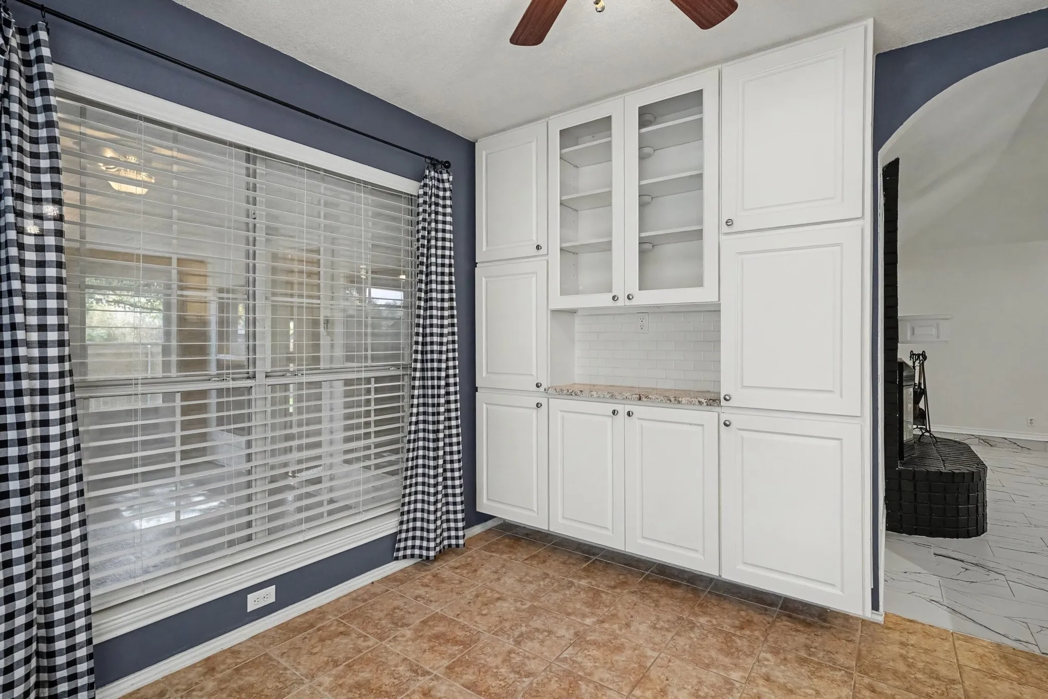 Single Family Residence For Sale in Tarrant County , 937 Jessica Drive, Burleson, Texas 76028, 3 Bedroom, 2 Bathroom, 2 Garage spaces, 1,570 Sqft, built in 1998, mls#21400002, Real Estate Agent in Burleson, Homes For Sale in Tarrant county, Homes For Sale in Burleson, Realtor in Burleson Texas, Real Estate Brokerage Independent Realty Texas, Luminita Cordes Realtor